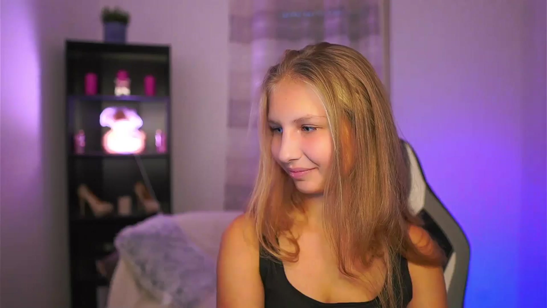 Gallery image thumbnail from Emmie_murray's myfreecams stream on, 10/23/2025, 14:06 image 8 of 20
