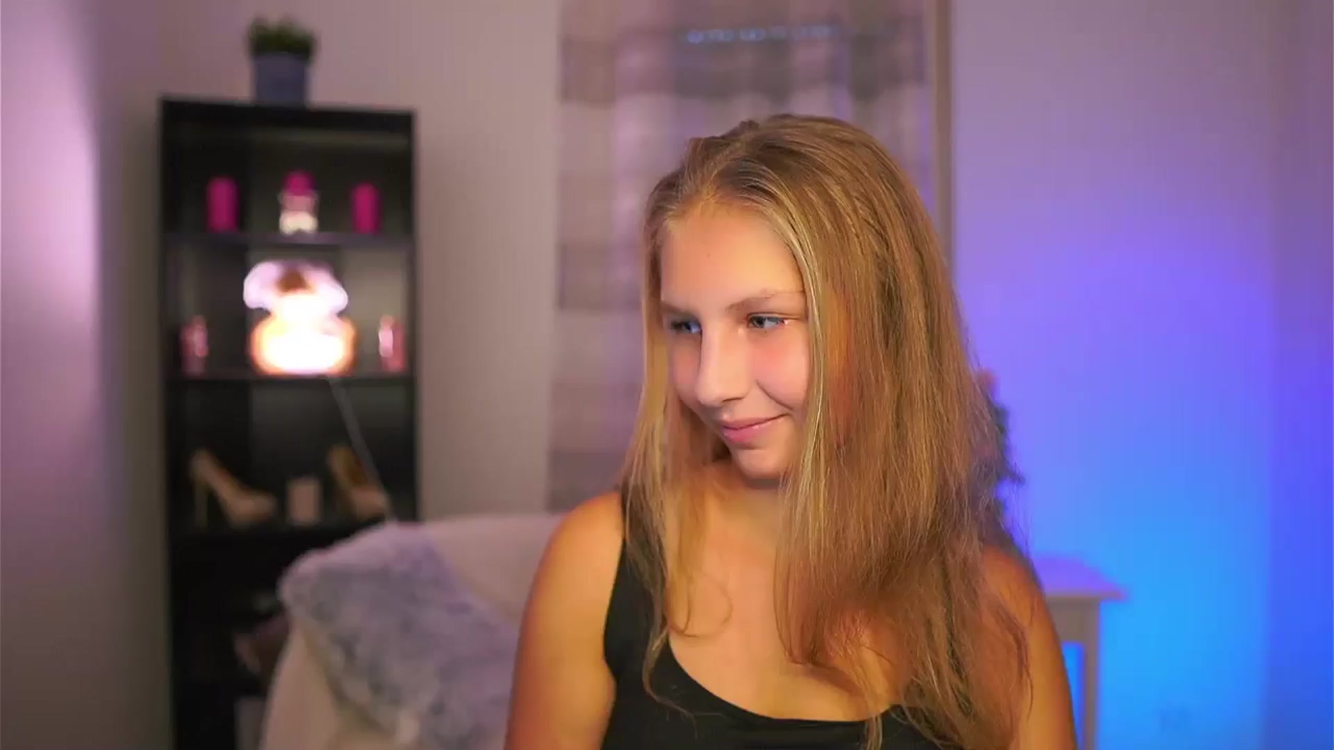 Gallery image thumbnail from Emmie_murray's myfreecams stream on, 10/23/2025, 14:06 image 13 of 20
