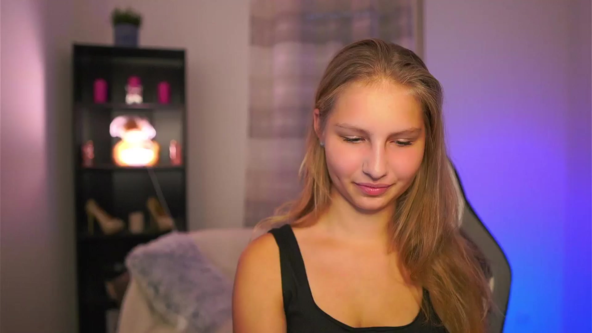 Gallery image thumbnail from Emmie_murray's myfreecams stream on, 10/23/2025, 14:06 image 1 of 20