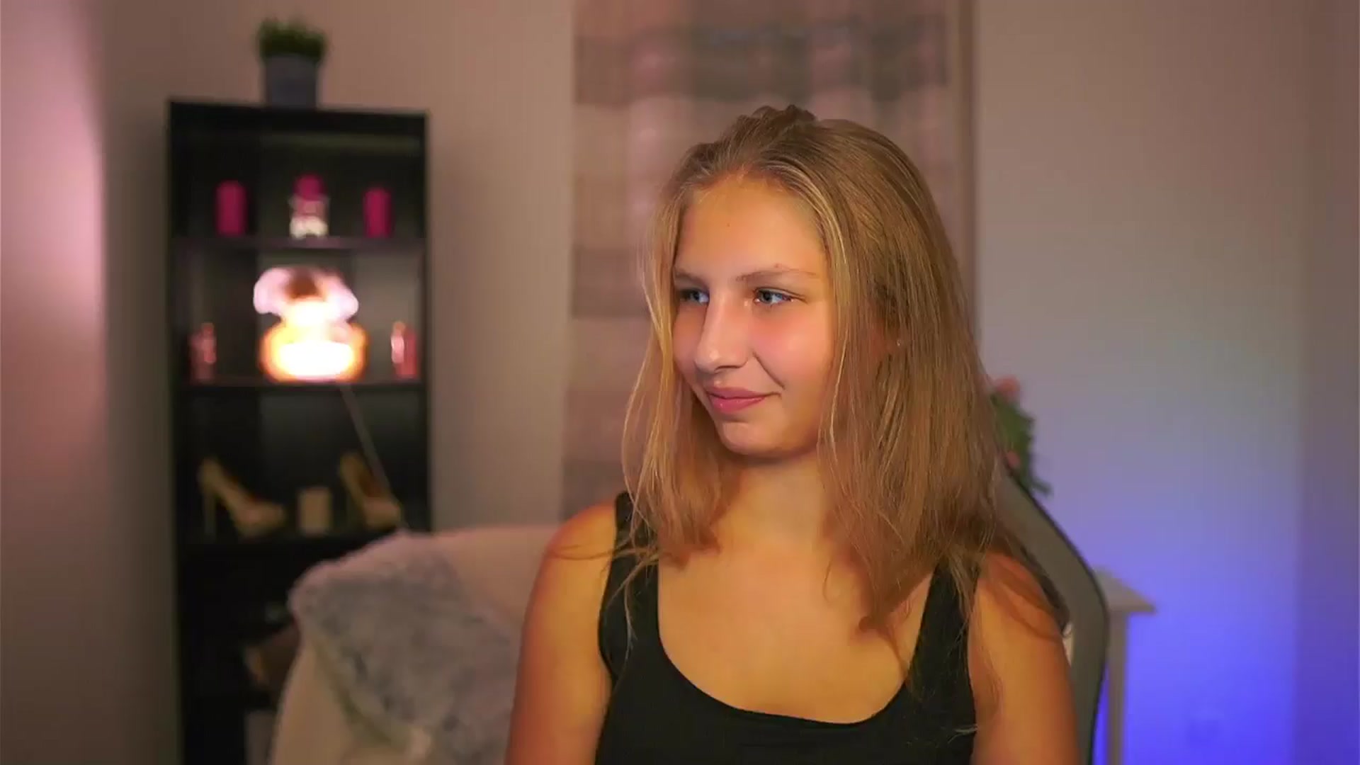 Gallery image thumbnail from Emmie_murray's myfreecams stream on, 10/23/2025, 14:06 image 5 of 20
