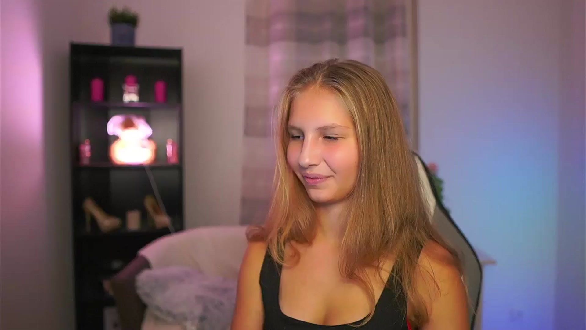 Gallery image thumbnail from Emmie_murray's myfreecams stream on, 10/23/2025, 18:05 image 3 of 20