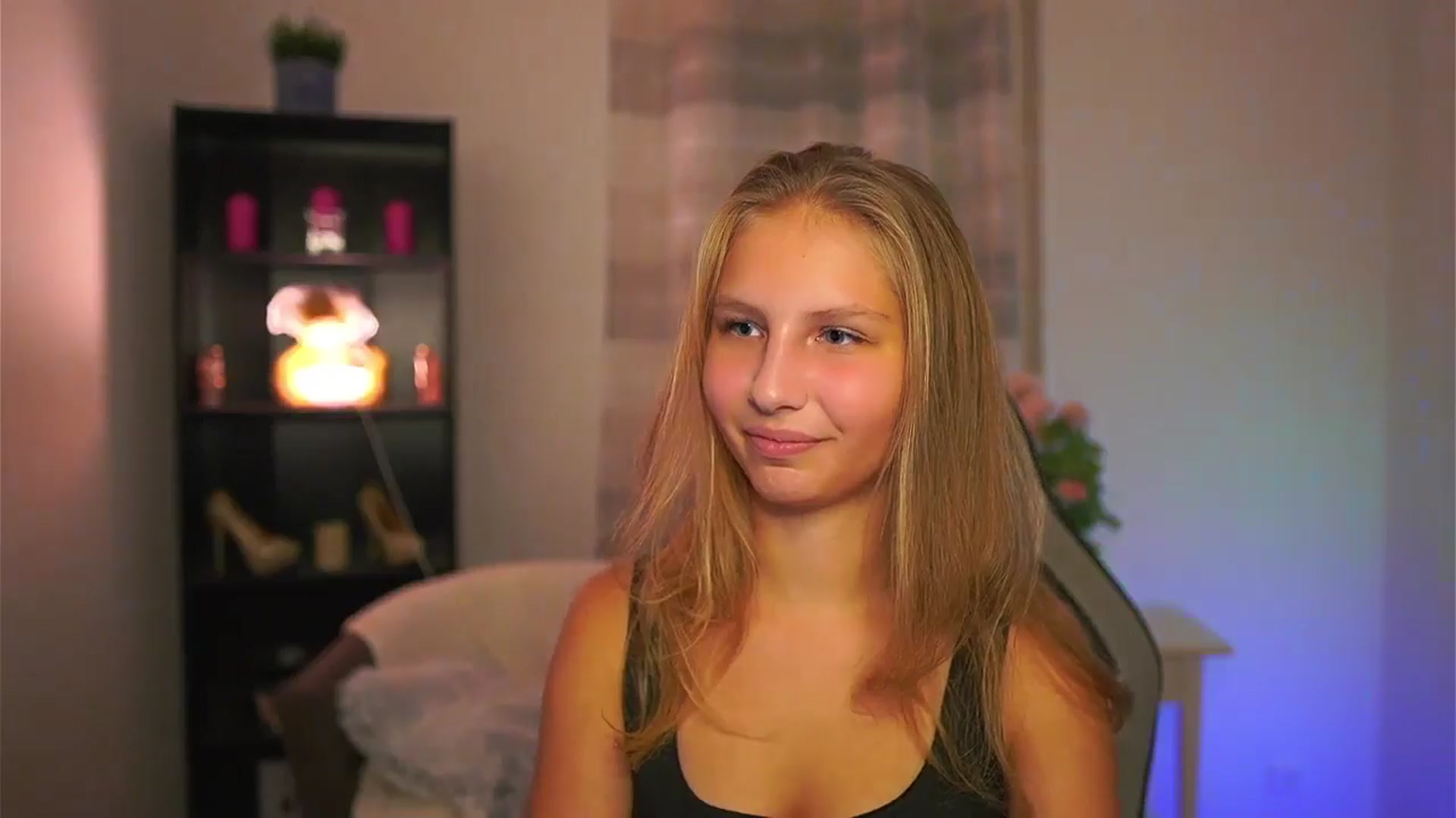 Gallery image thumbnail from Emmie_murray's myfreecams stream on, 10/23/2025, 18:05 image 12 of 20
