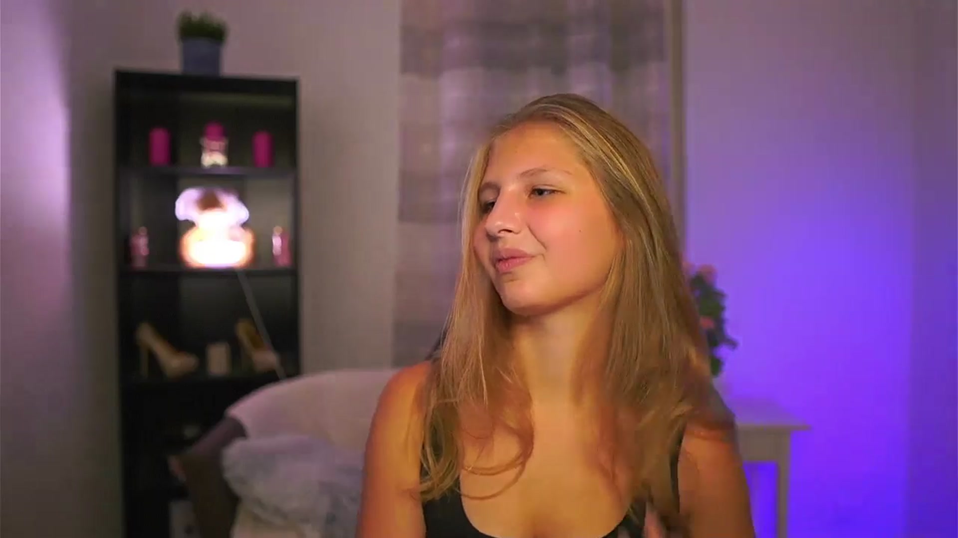 Gallery image thumbnail from Emmie_murray's myfreecams stream on, 10/23/2025, 18:05 image 16 of 20