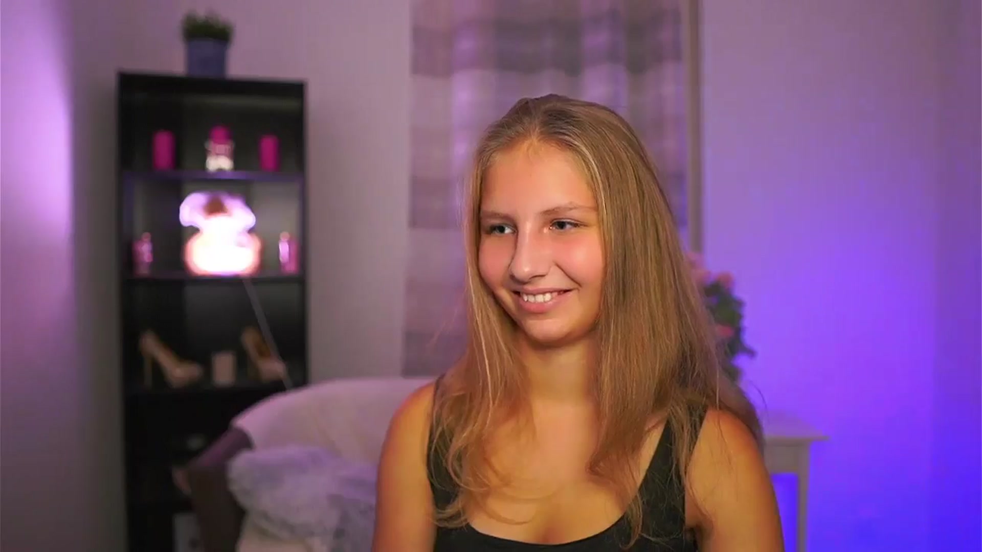 Gallery image thumbnail from Emmie_murray's myfreecams stream on, 10/23/2025, 18:05 image 6 of 20
