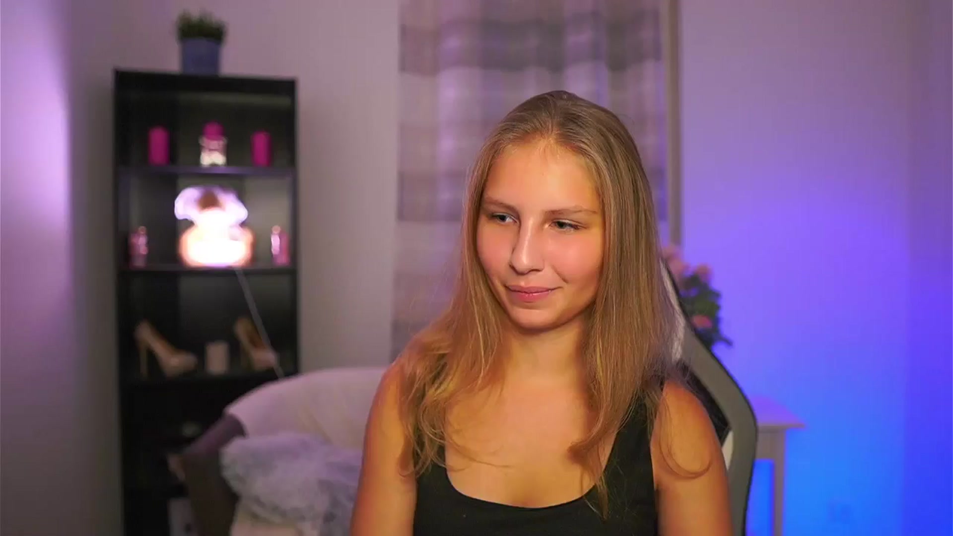 Gallery image thumbnail from Emmie_murray's myfreecams stream on, 10/23/2025, 18:05 image 4 of 20