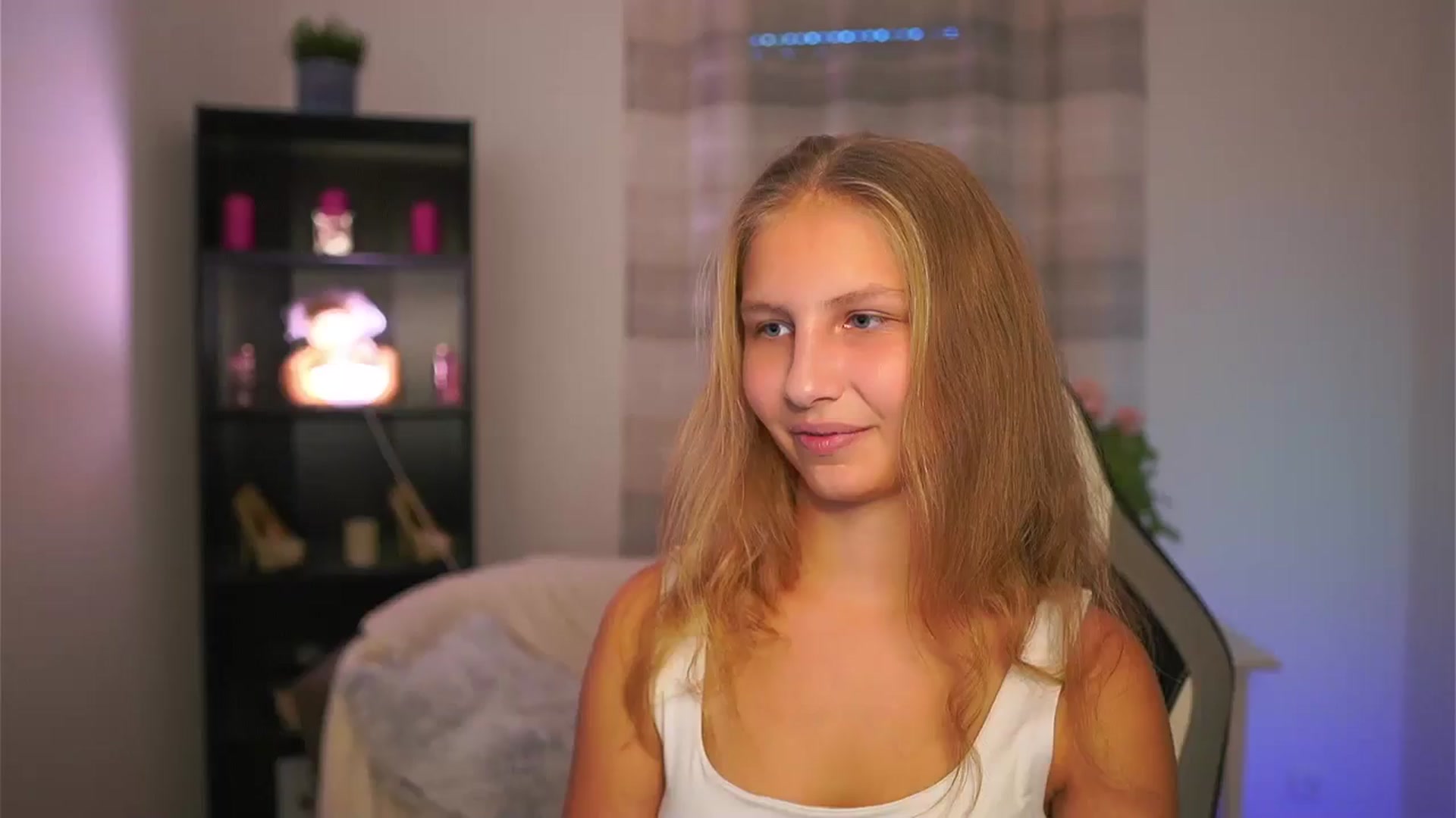 Gallery image thumbnail from Emmie_murray's myfreecams stream on, 10/24/2025, 14:01 image 18 of 20