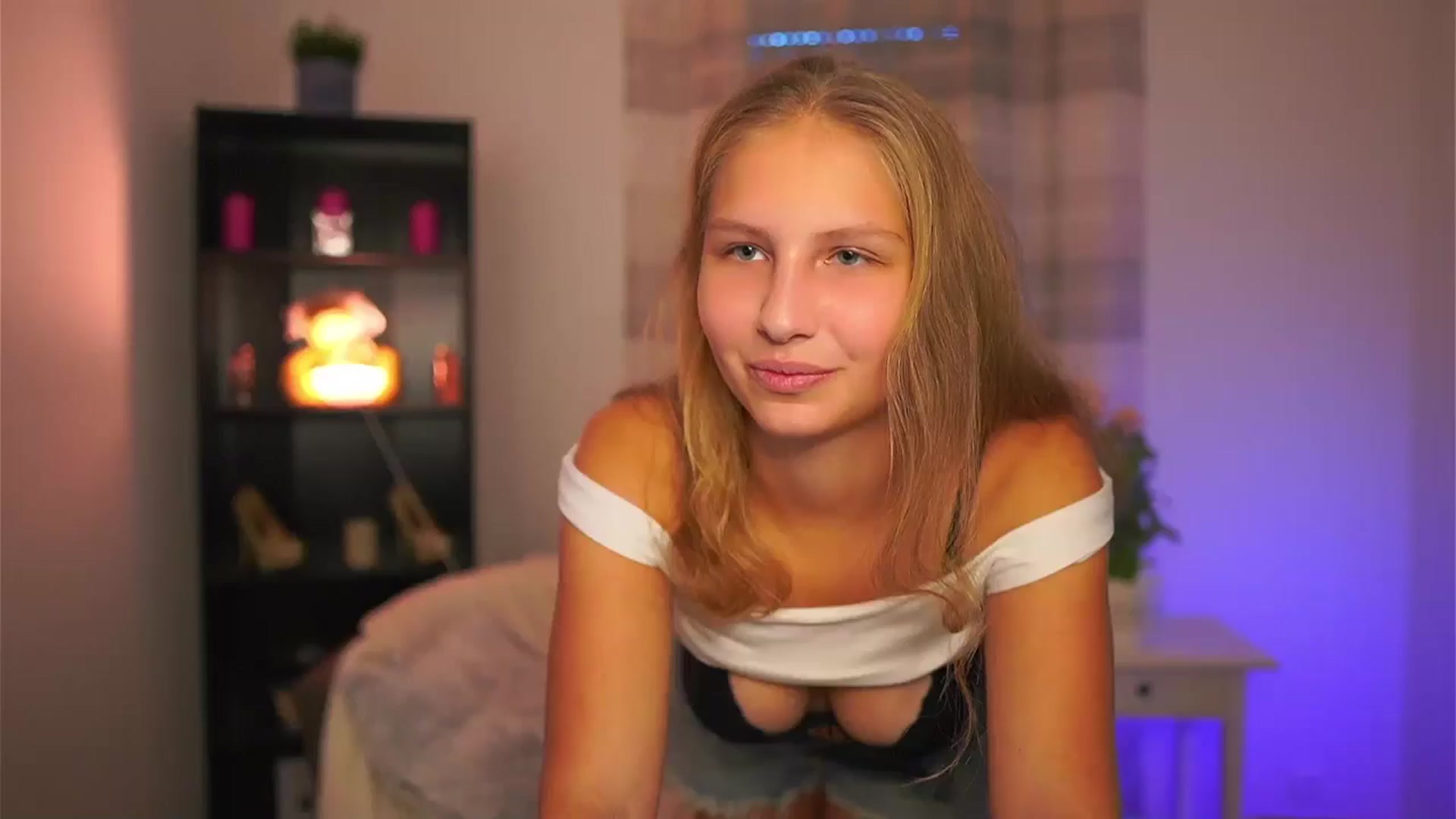 Gallery image thumbnail from Emmie_murray's myfreecams stream on, 10/24/2025, 14:01 image 14 of 20