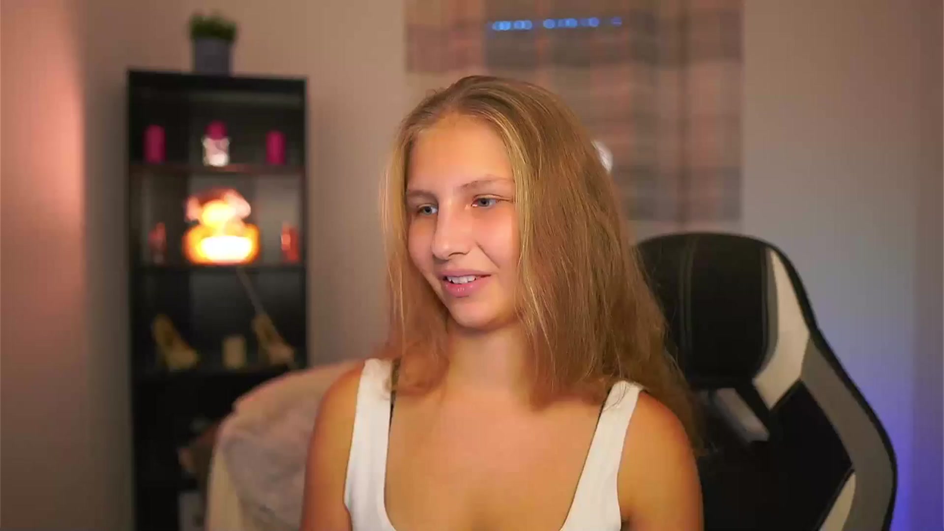 Gallery image thumbnail from Emmie_murray's myfreecams stream on, 10/24/2025, 14:36 image 3 of 20
