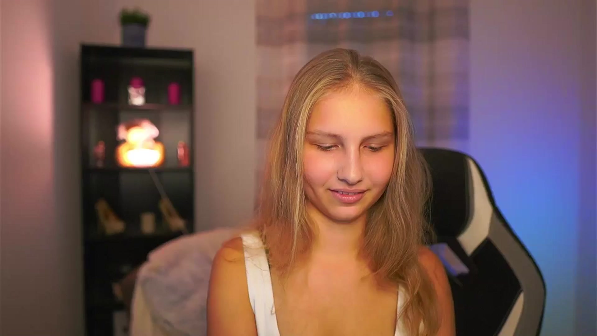 Gallery image thumbnail from Emmie_murray's myfreecams stream on, 10/24/2025, 14:36 image 8 of 20