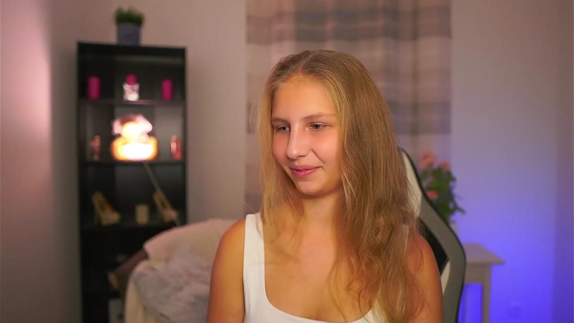 Gallery image thumbnail from Emmie_murray's myfreecams stream on, 10/24/2025, 16:02 image 14 of 20
