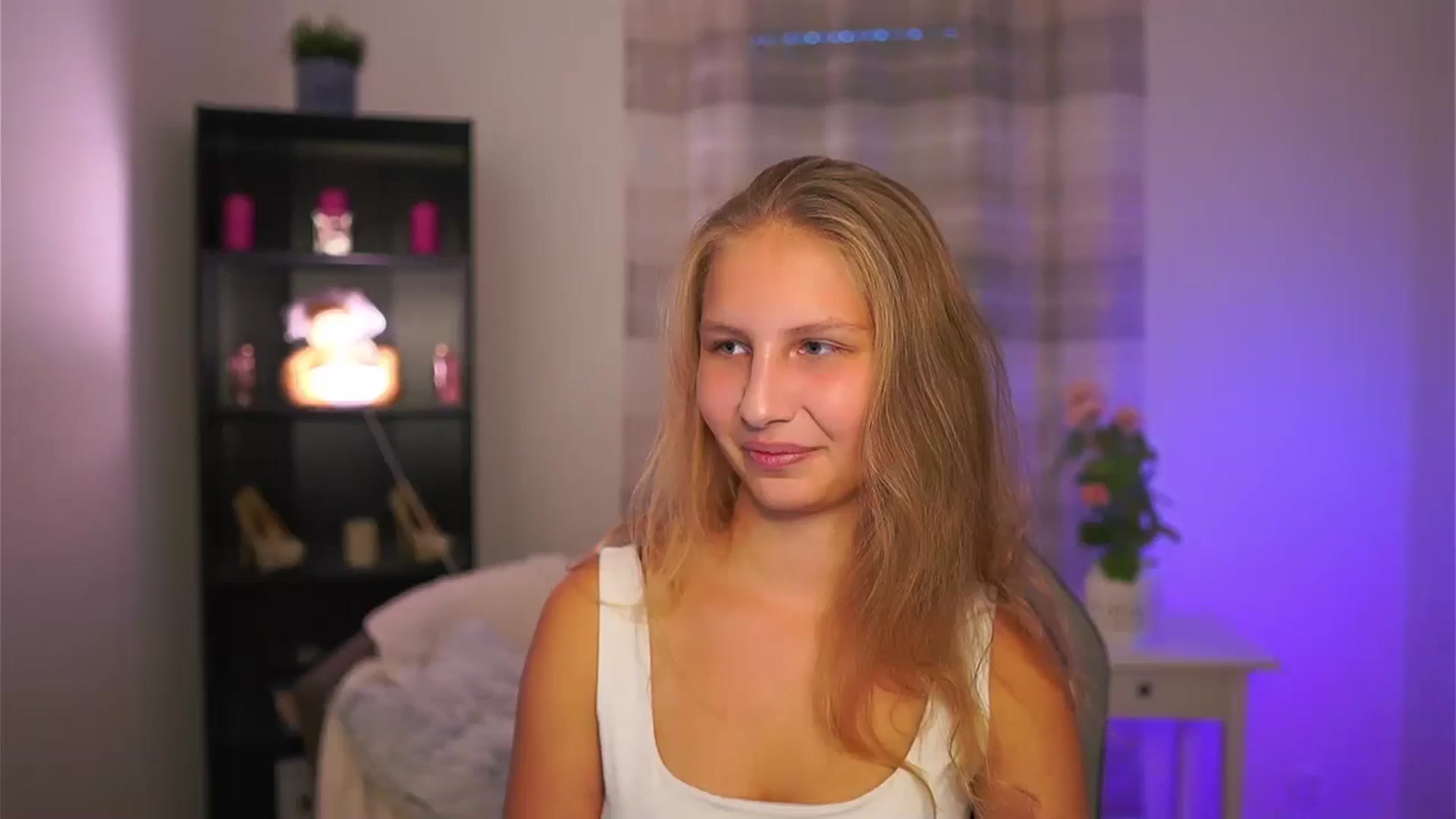 Gallery image thumbnail from Emmie_murray's myfreecams stream on, 10/24/2025, 16:02 image 2 of 20