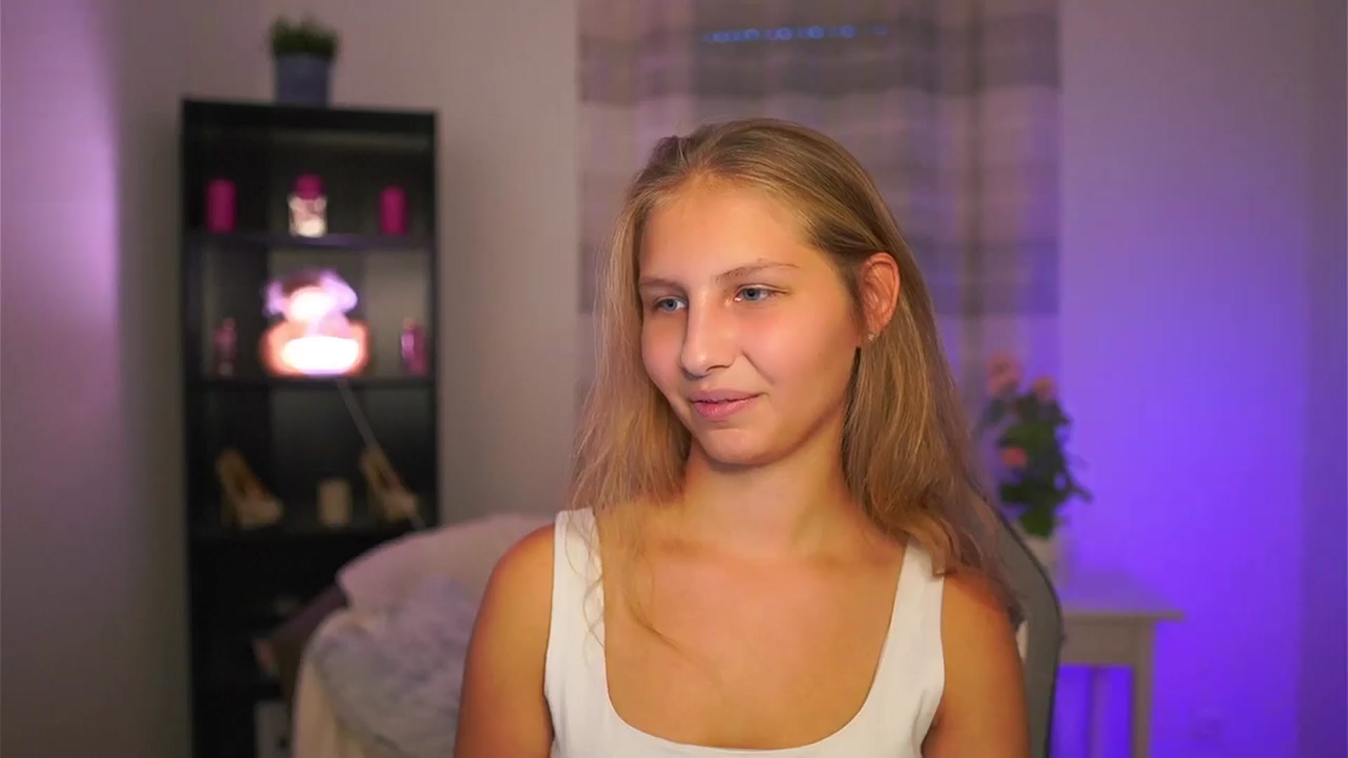 Gallery image thumbnail from Emmie_murray's myfreecams stream on, 10/24/2025, 16:02 image 5 of 20