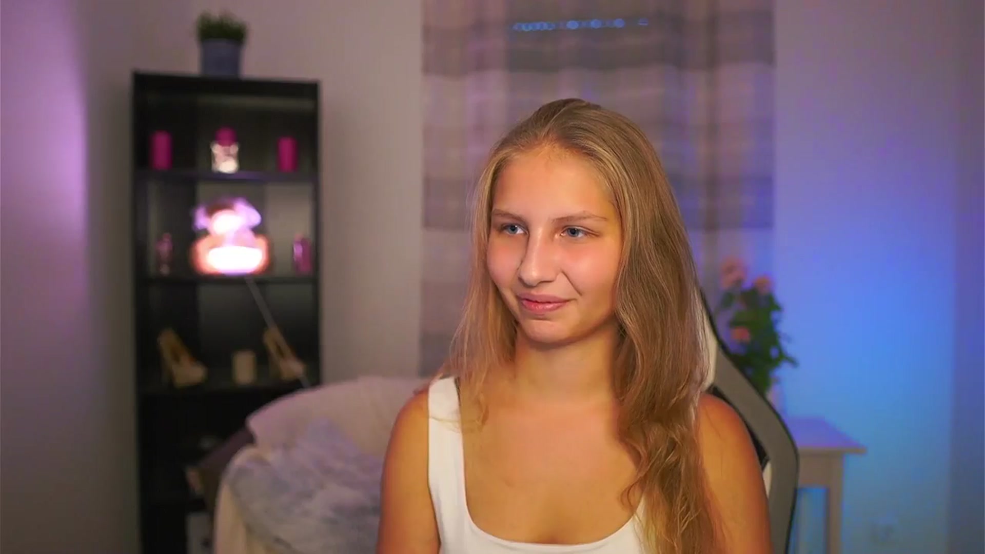 Gallery image thumbnail from Emmie_murray's myfreecams stream on, 10/24/2025, 16:02 image 3 of 20