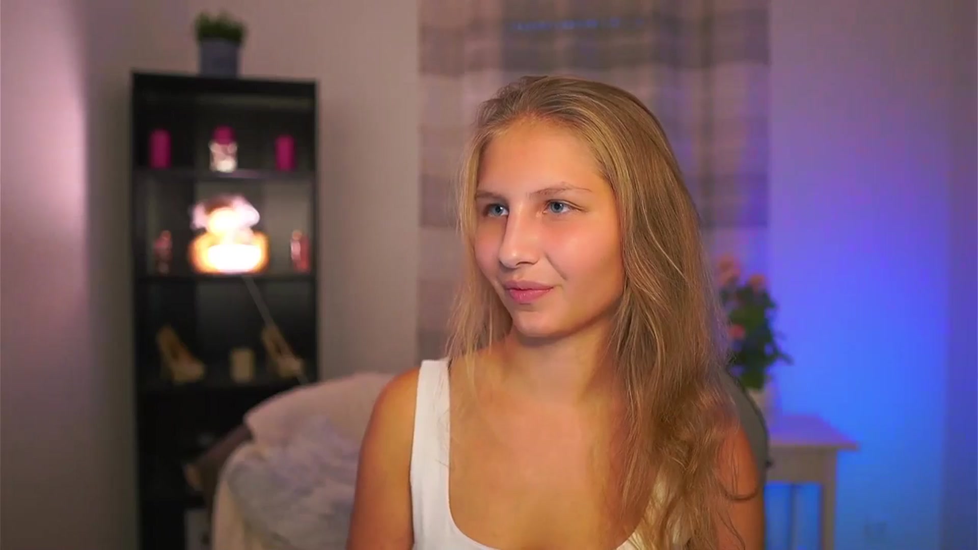 Gallery image thumbnail from Emmie_murray's myfreecams stream on, 10/24/2025, 16:02 image 9 of 20