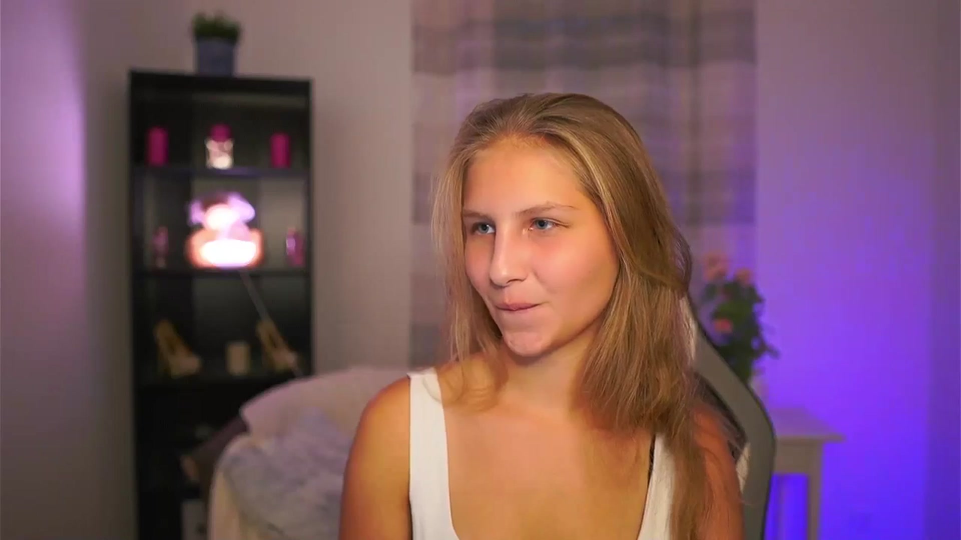 Gallery image thumbnail from Emmie_murray's myfreecams stream on, 10/24/2025, 16:02 image 13 of 20