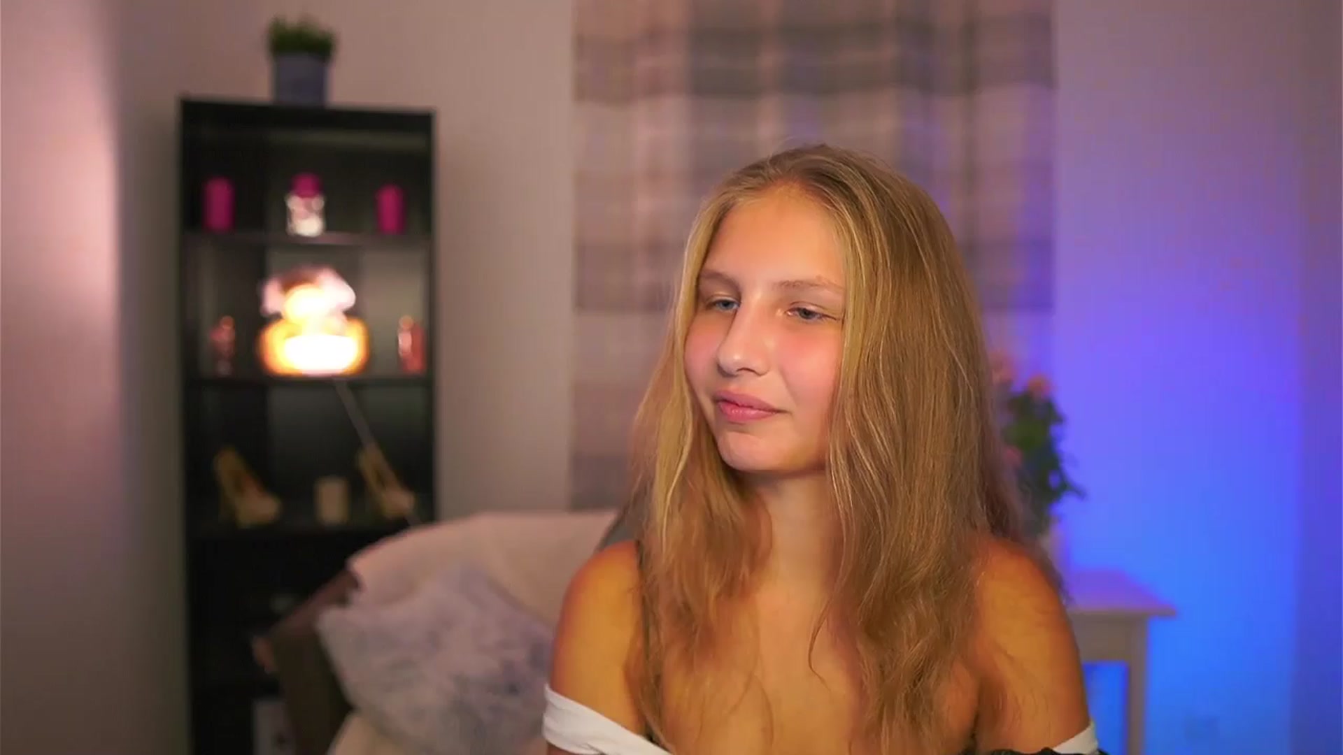 Gallery image thumbnail from Emmie_murray's myfreecams stream on, 10/24/2025, 19:32 image 11 of 20