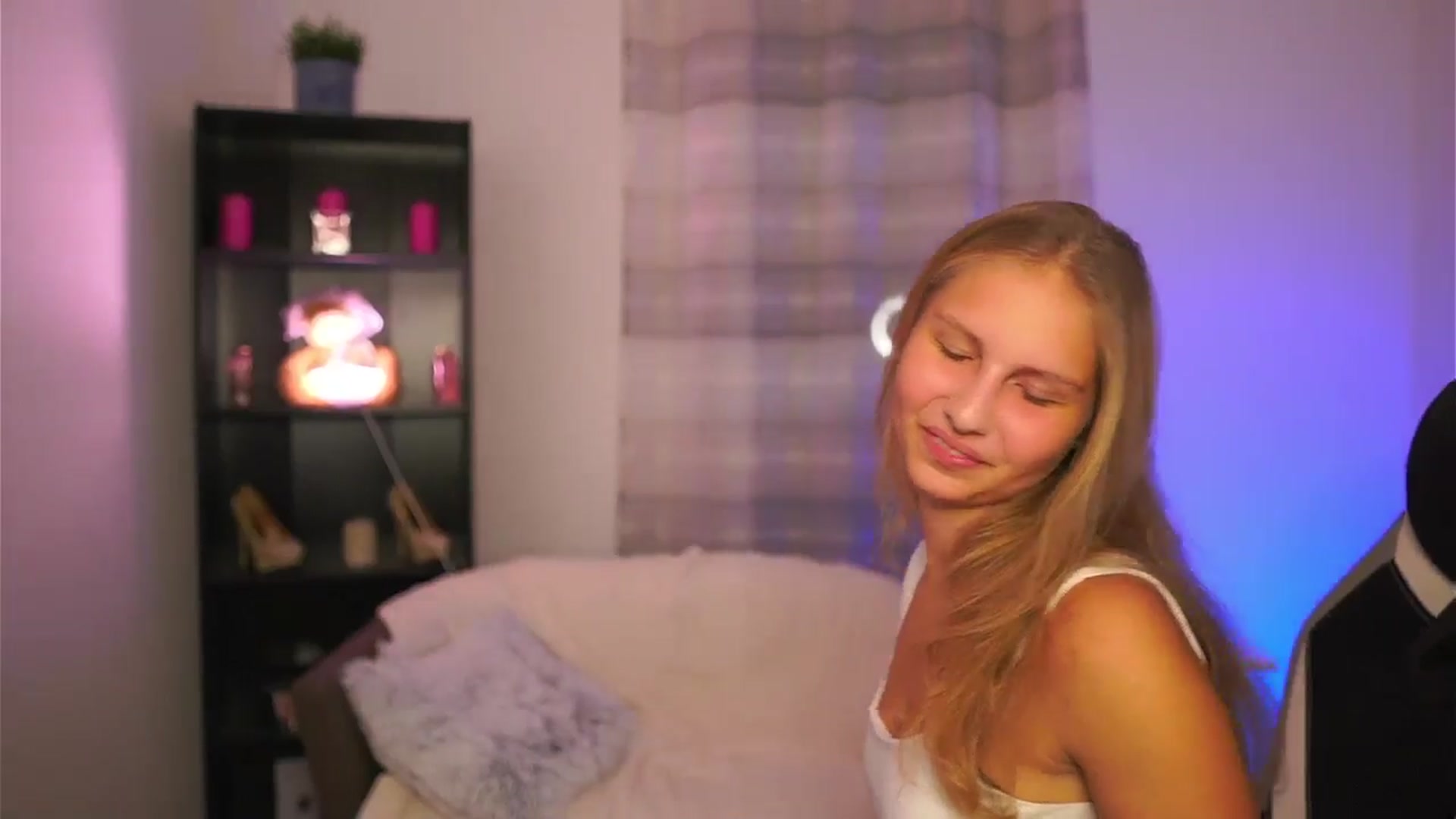 Gallery image thumbnail from Emmie_murray's myfreecams stream on, 10/24/2025, 19:32 image 20 of 20