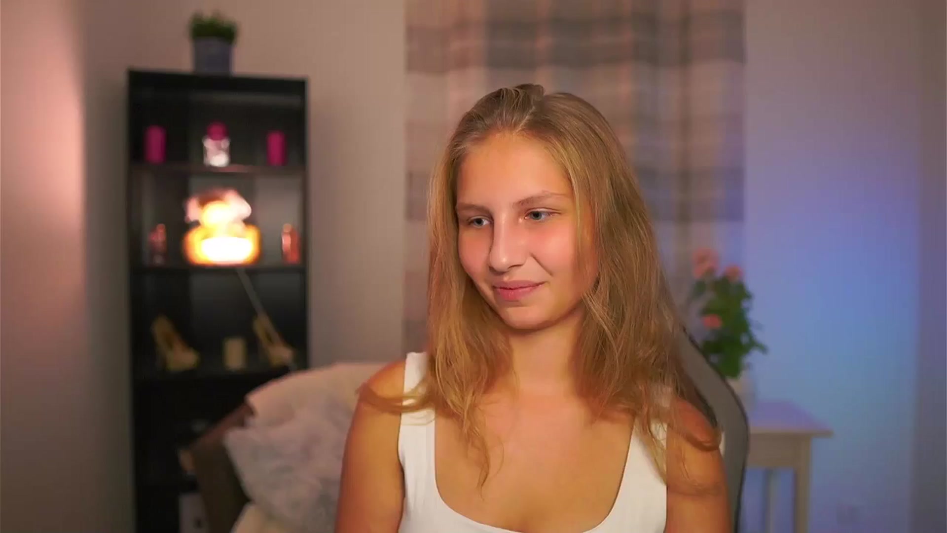 Gallery image thumbnail from Emmie_murray's myfreecams stream on, 10/24/2025, 19:32 image 2 of 20