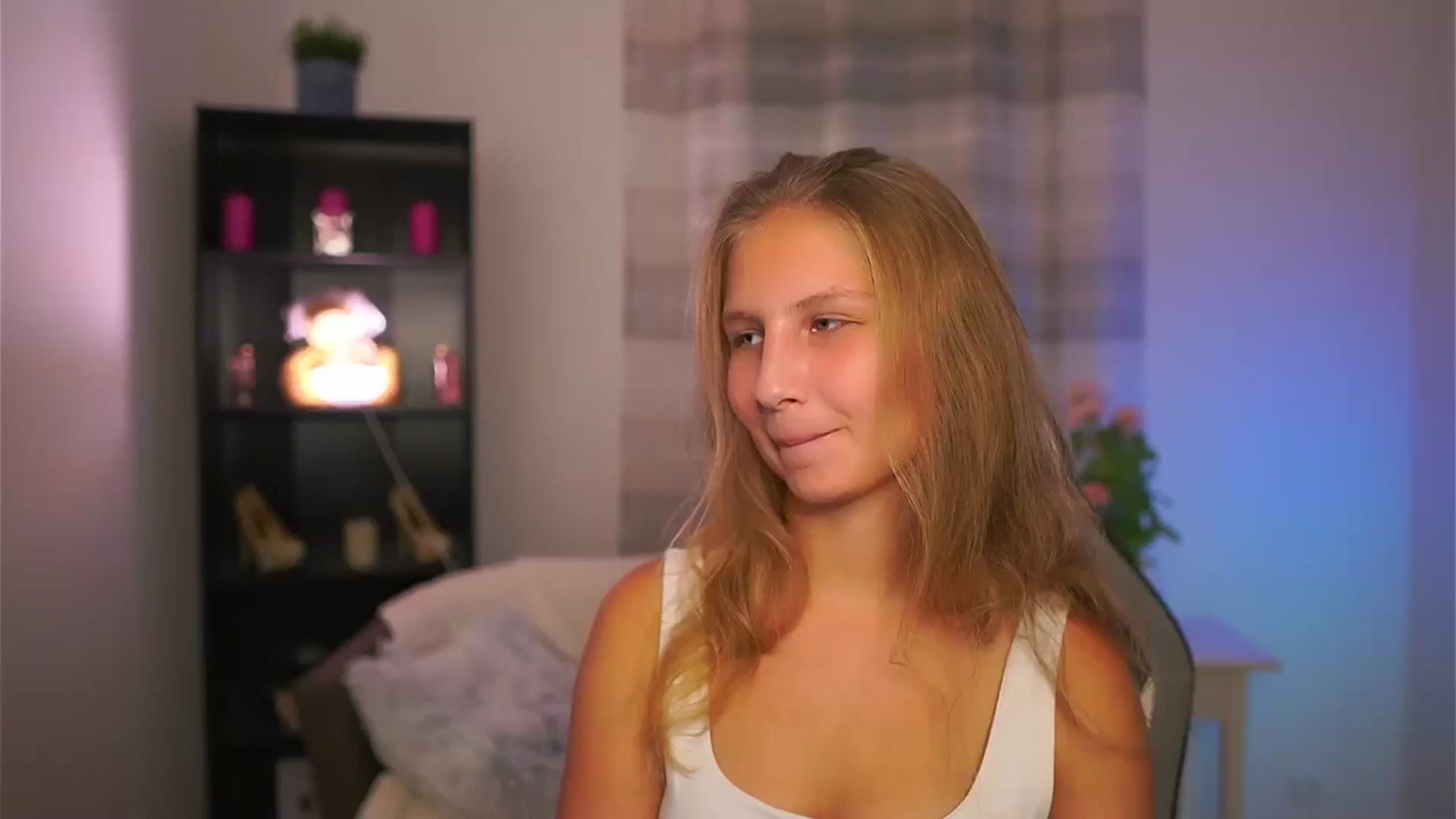 Gallery image thumbnail from Emmie_murray's myfreecams stream on, 10/24/2025, 19:32 image 3 of 20