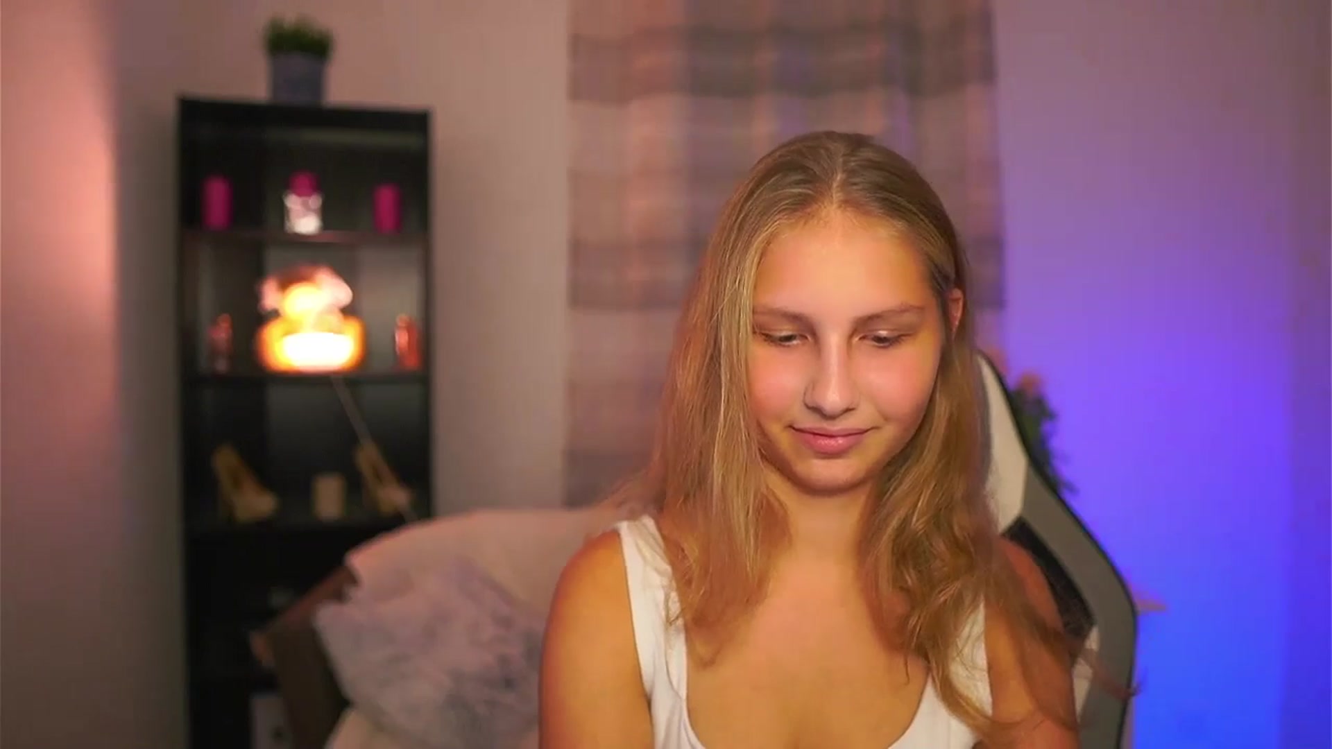 Gallery image thumbnail from Emmie_murray's myfreecams stream on, 10/24/2025, 19:32 image 18 of 20
