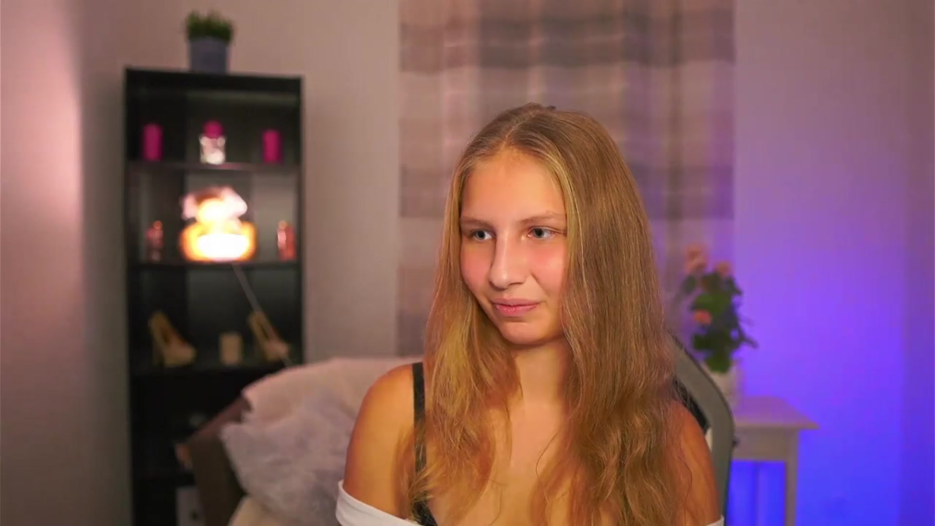 Gallery image thumbnail from Emmie_murray's myfreecams stream on, 10/24/2025, 19:32 image 8 of 20