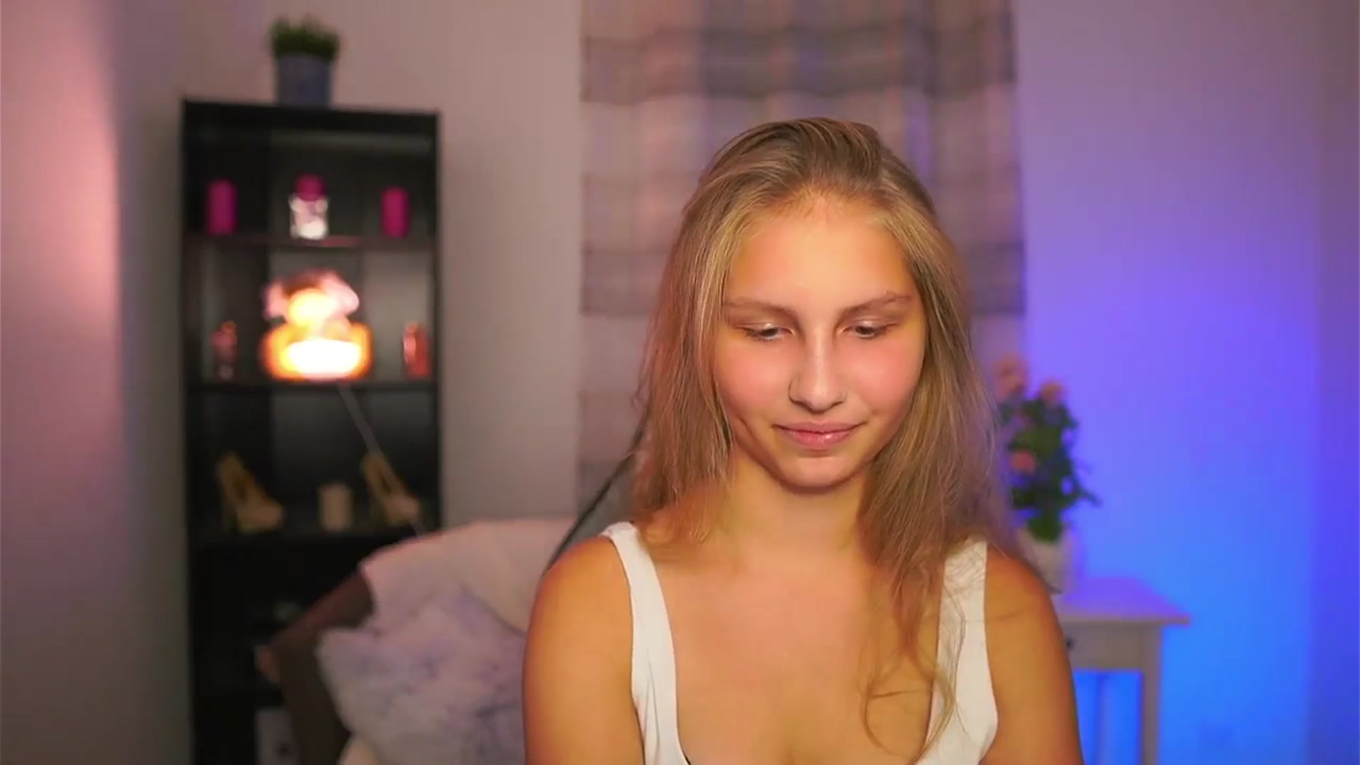 Gallery image thumbnail from Emmie_murray's myfreecams stream on, 10/24/2025, 20:15 image 10 of 20