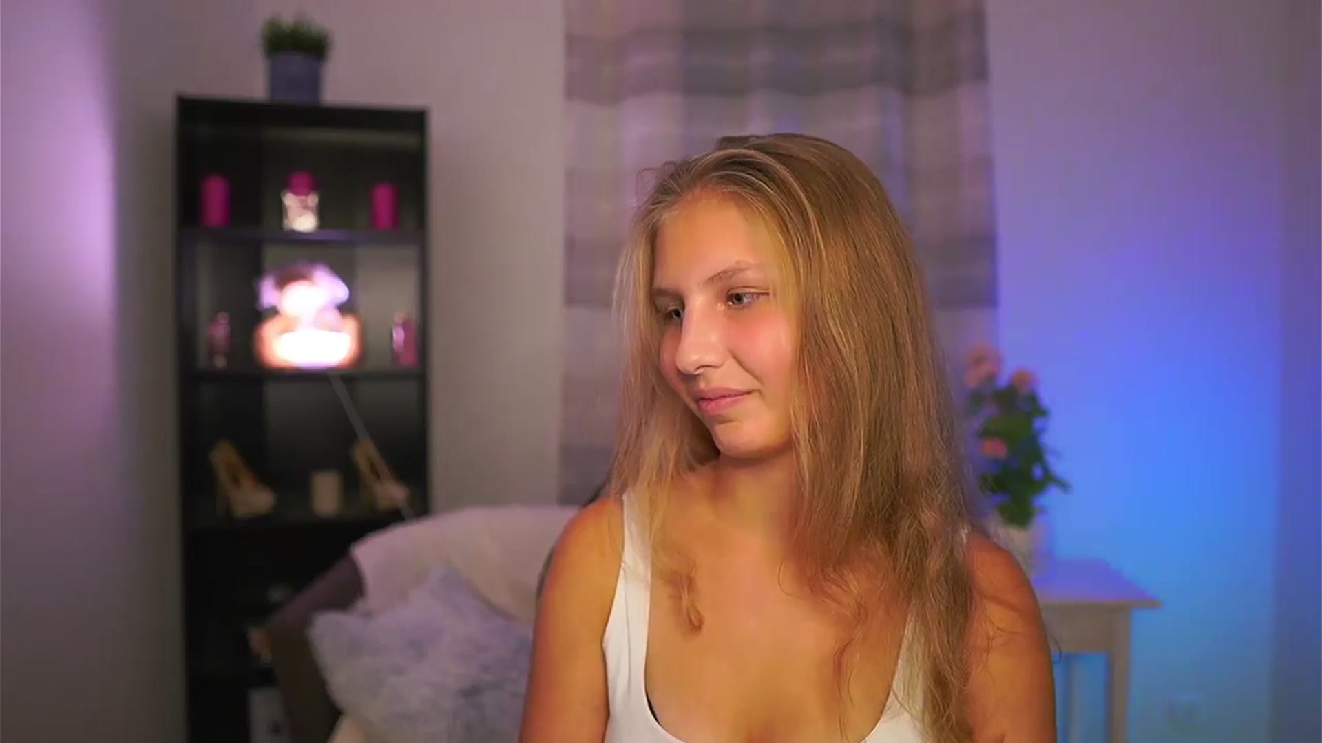 Gallery image thumbnail from Emmie_murray's myfreecams stream on, 10/24/2025, 20:15 image 19 of 20