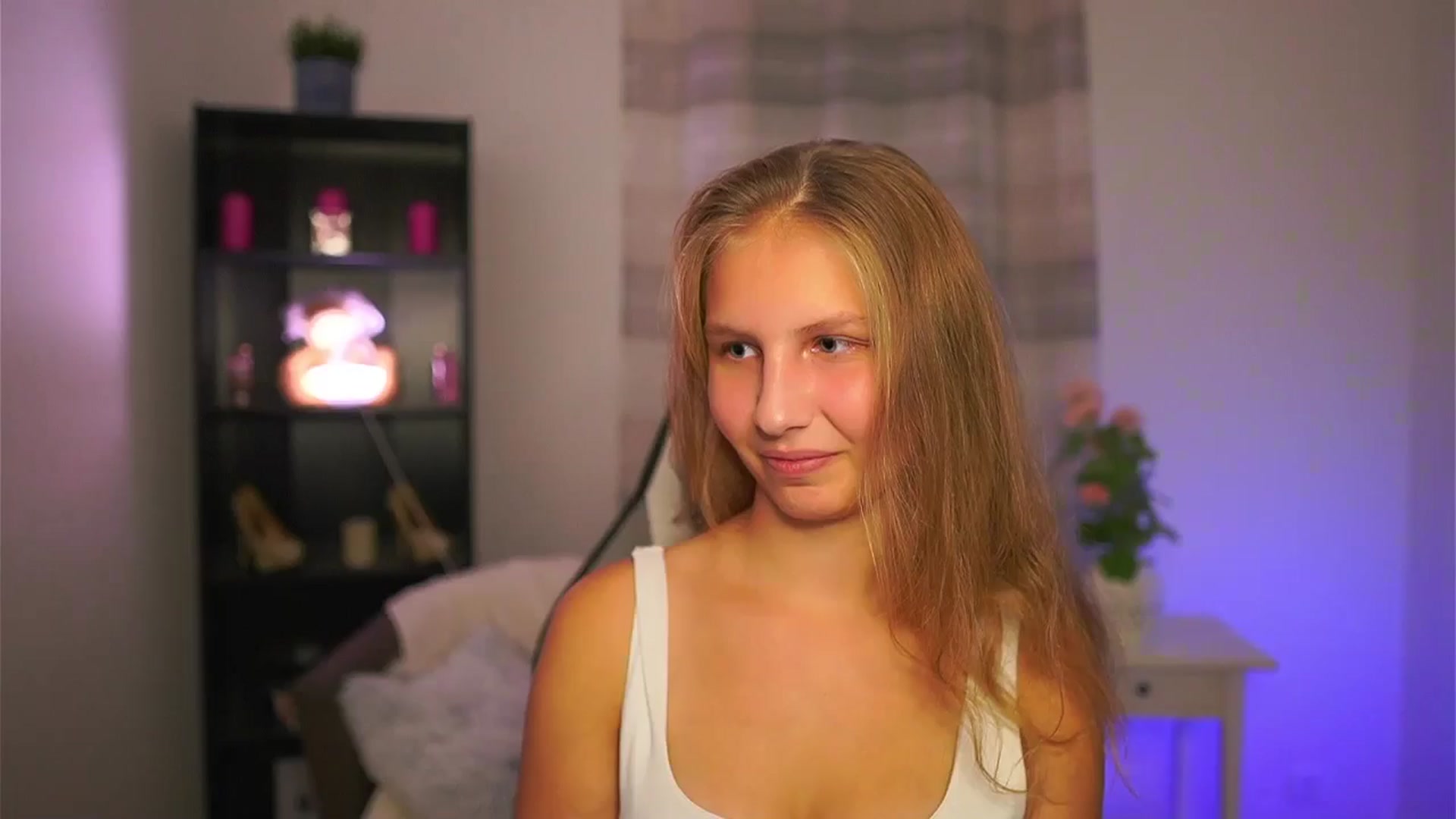 Gallery image thumbnail from Emmie_murray's myfreecams stream on, 10/24/2025, 20:15 image 5 of 20