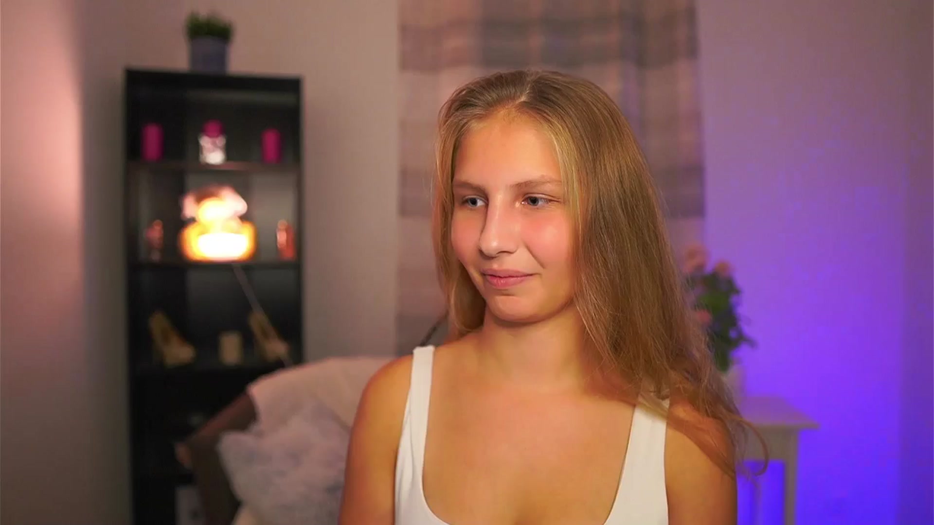 Gallery image thumbnail from Emmie_murray's myfreecams stream on, 10/24/2025, 20:15 image 2 of 20