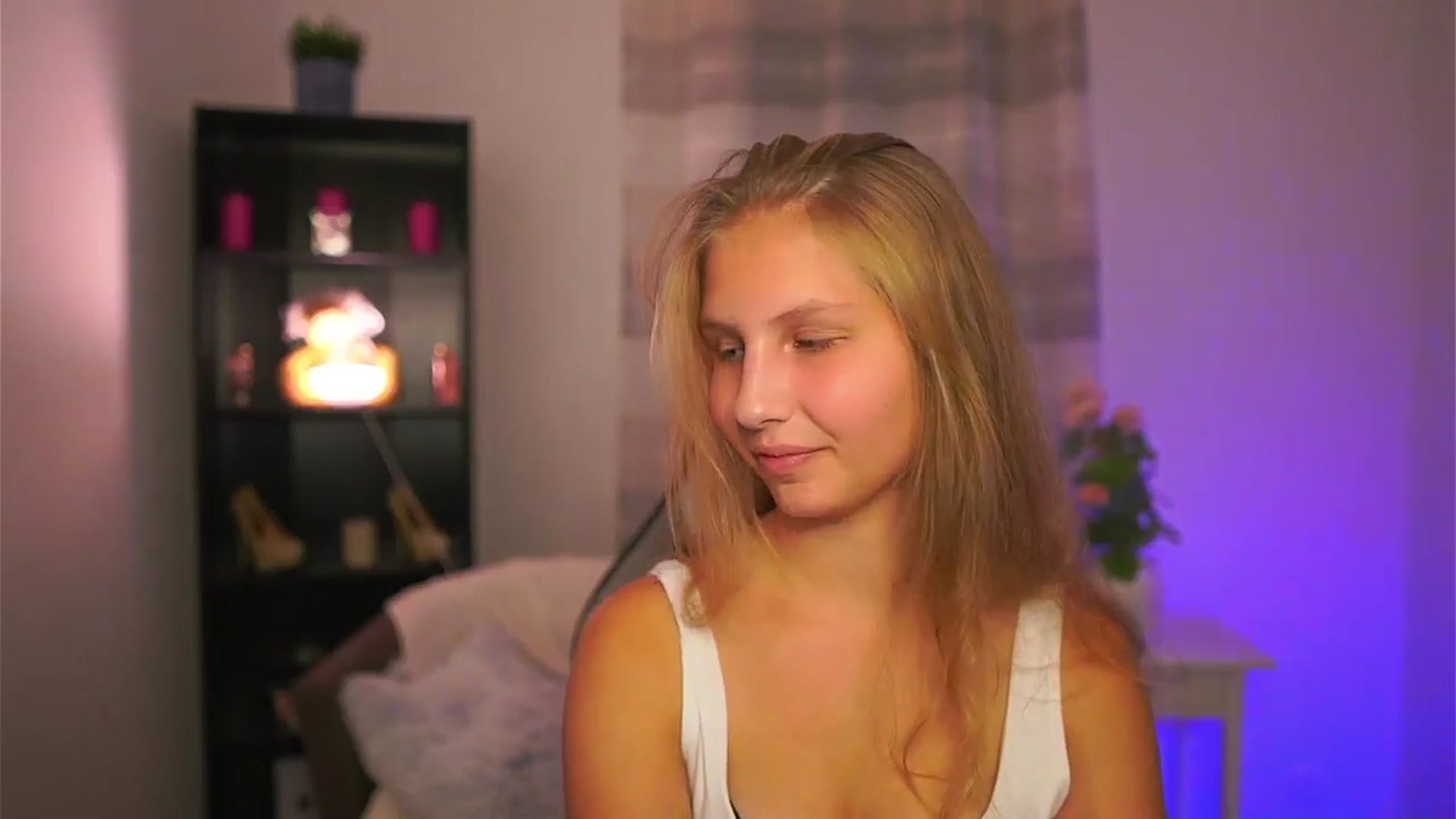 Gallery image thumbnail from Emmie_murray's myfreecams stream on, 10/24/2025, 20:15 image 12 of 20