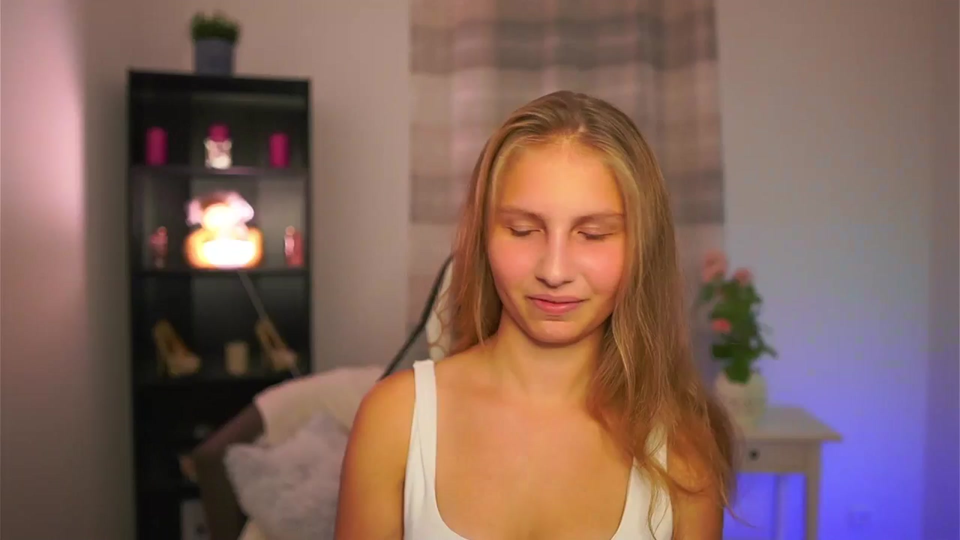 Gallery image thumbnail from Emmie_murray's myfreecams stream on, 10/24/2025, 20:15 image 6 of 20