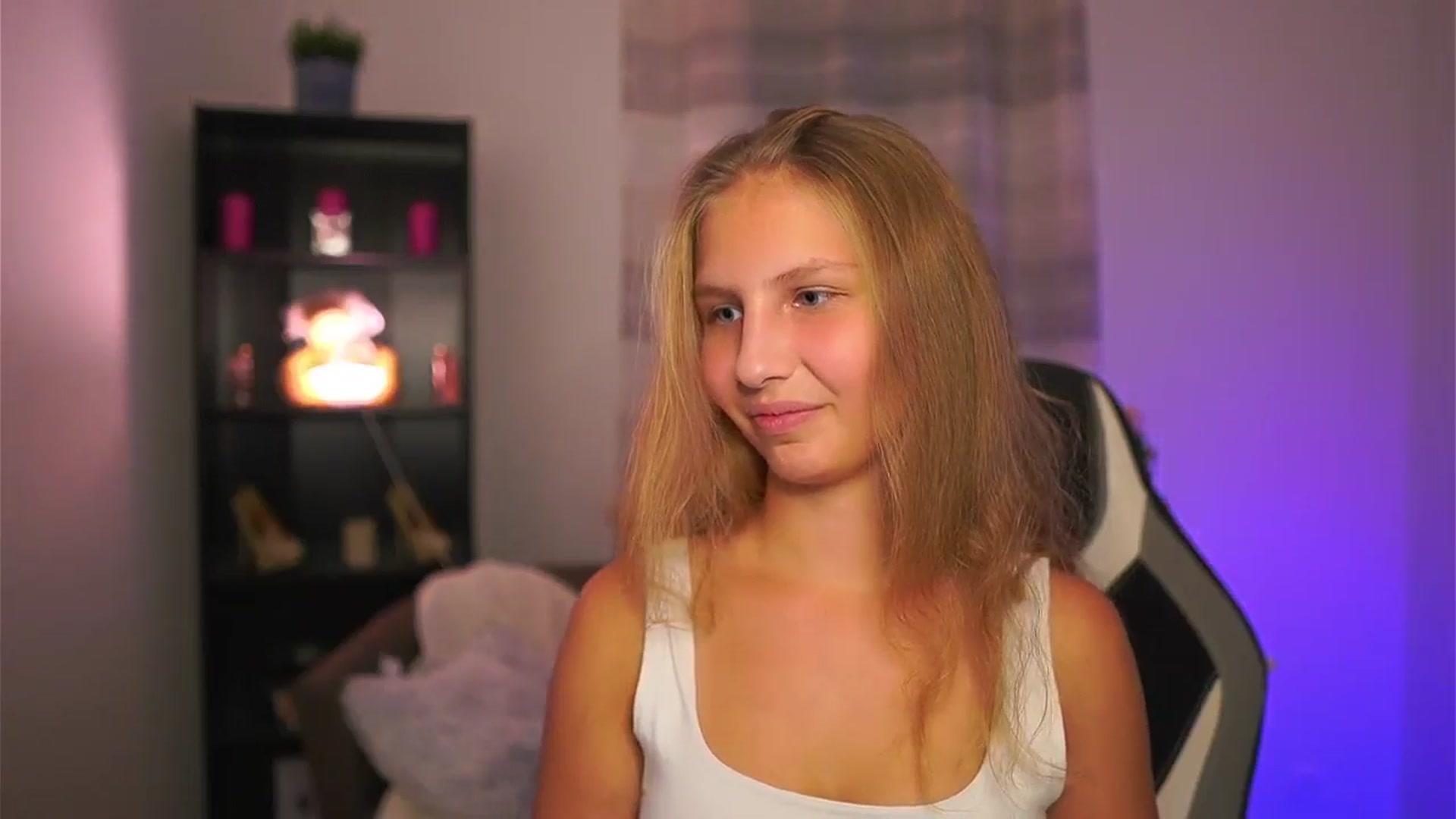 Gallery image thumbnail from Emmie_murray's myfreecams stream on, 10/24/2025, 20:40 image 20 of 20