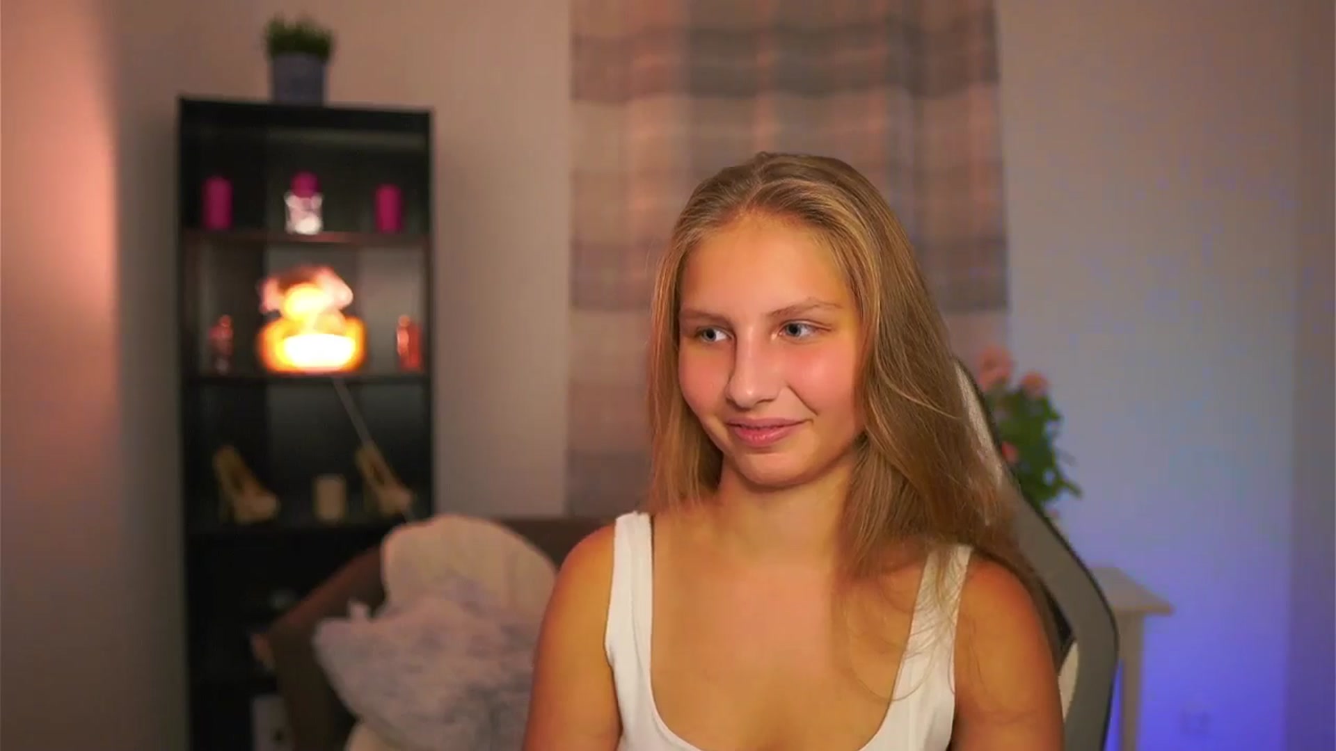 Gallery image thumbnail from Emmie_murray's myfreecams stream on, 10/24/2025, 20:40 image 8 of 20