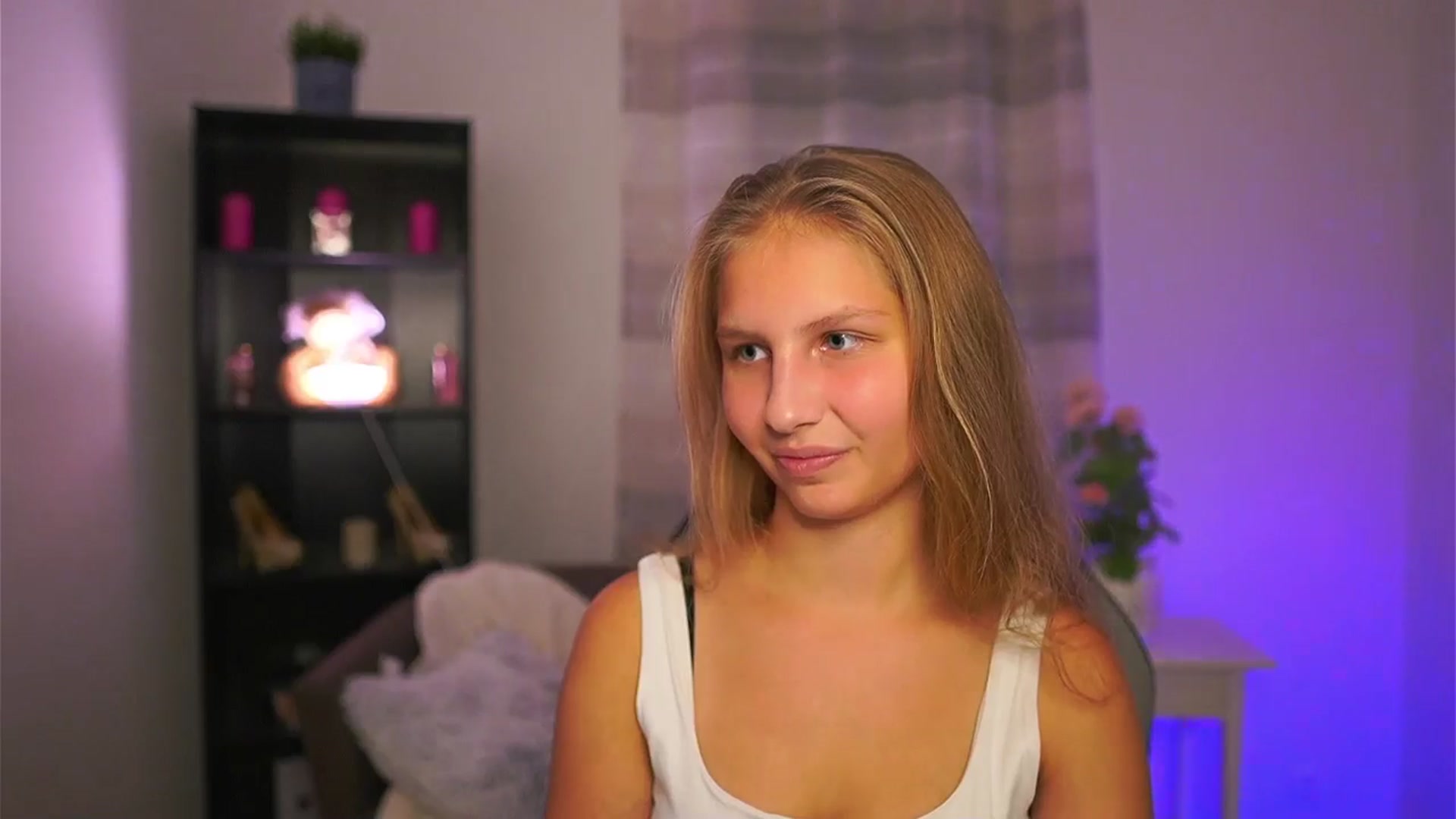 Gallery image thumbnail from Emmie_murray's myfreecams stream on, 10/24/2025, 20:40 image 3 of 20