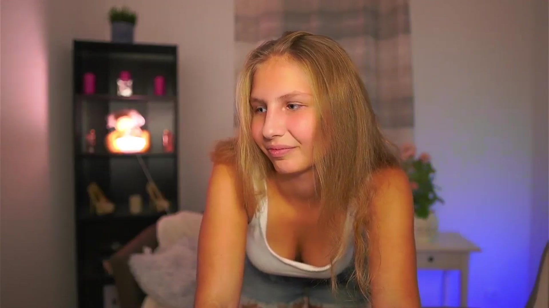 Gallery image thumbnail from Emmie_murray's myfreecams stream on, 10/24/2025, 20:40 image 18 of 20