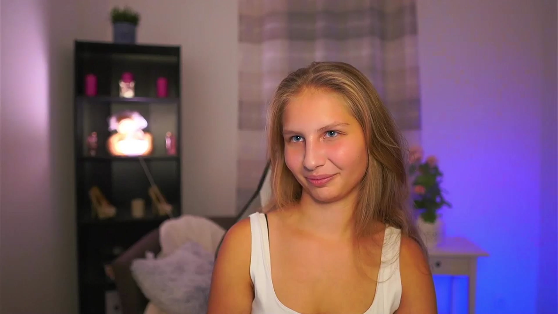 Gallery image thumbnail from Emmie_murray's myfreecams stream on, 10/24/2025, 20:40 image 6 of 20