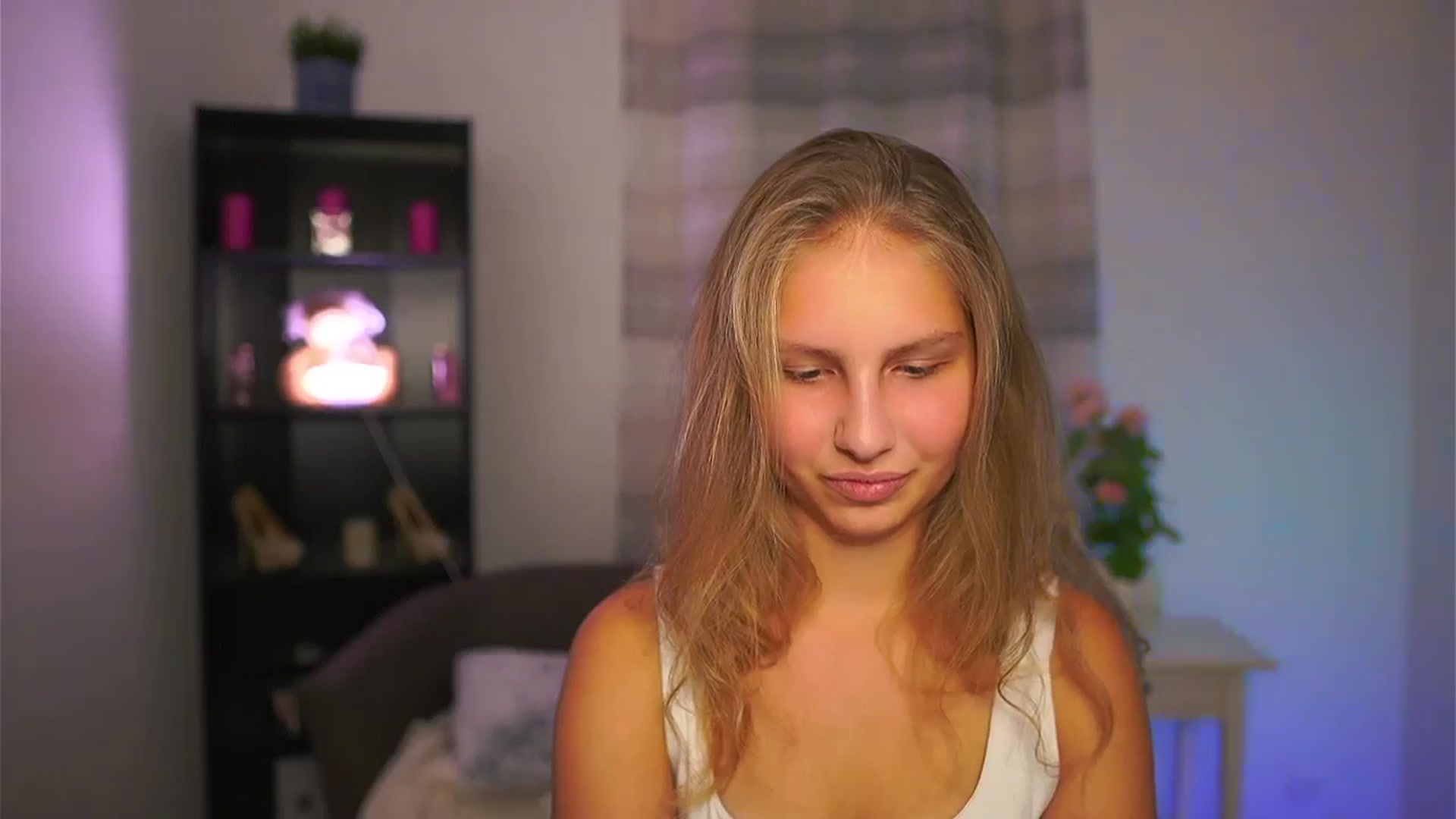 Gallery image thumbnail from Emmie_murray's myfreecams stream on, 10/24/2025, 21:54 image 4 of 20