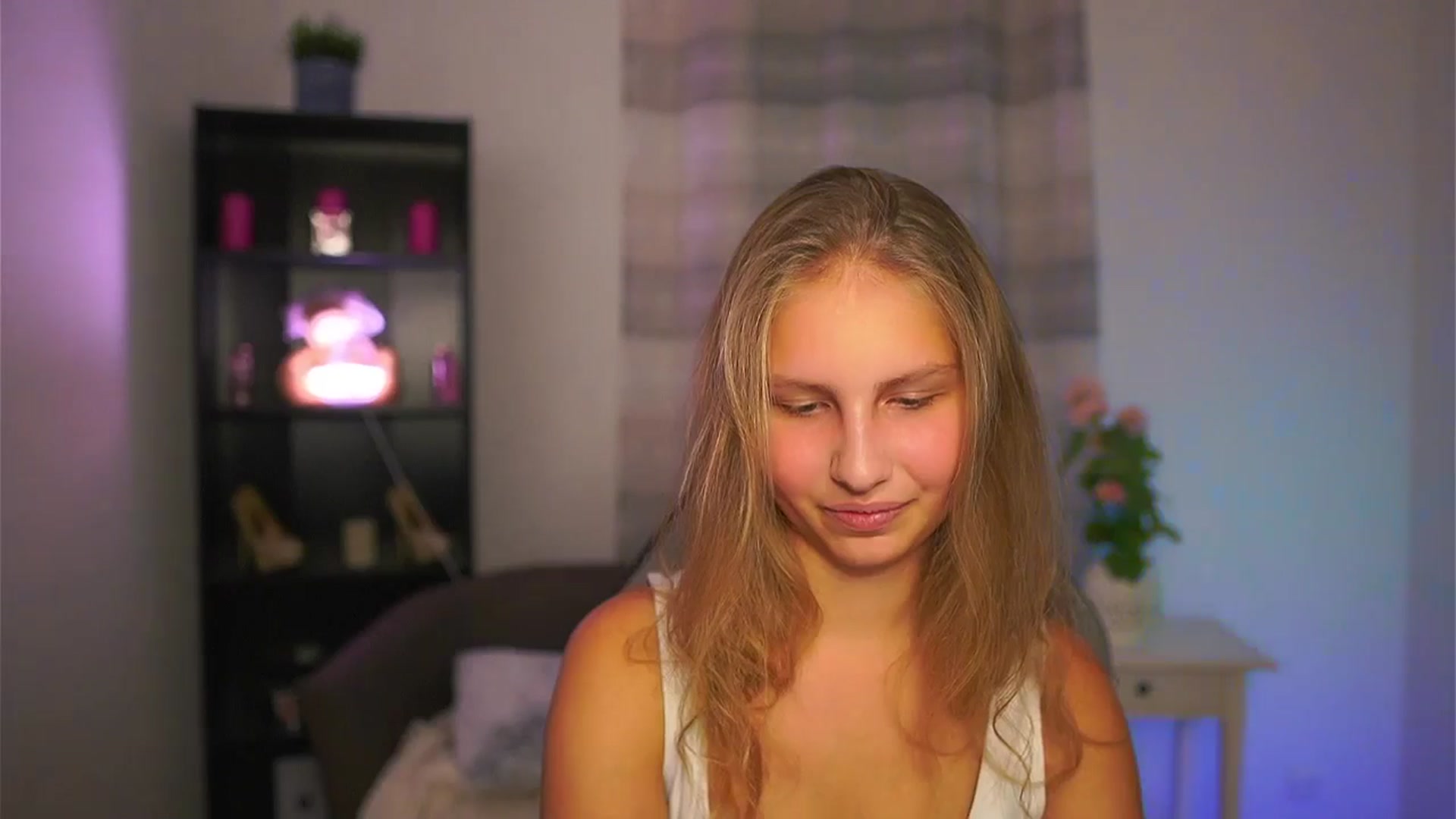Gallery image thumbnail from Emmie_murray's myfreecams stream on, 10/24/2025, 21:54 image 5 of 20