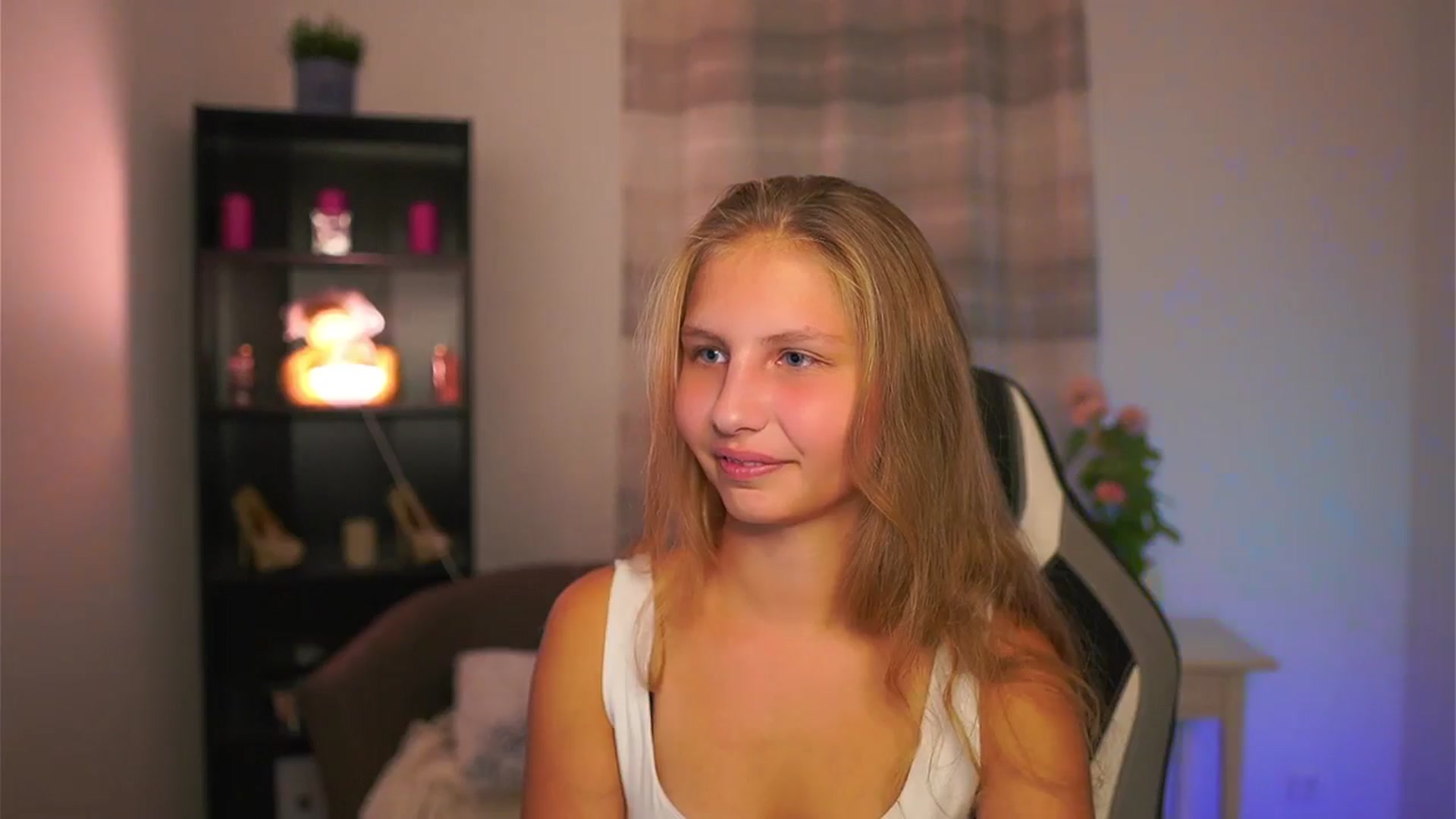 Gallery image thumbnail from Emmie_murray's myfreecams stream on, 10/24/2025, 21:54 image 12 of 20