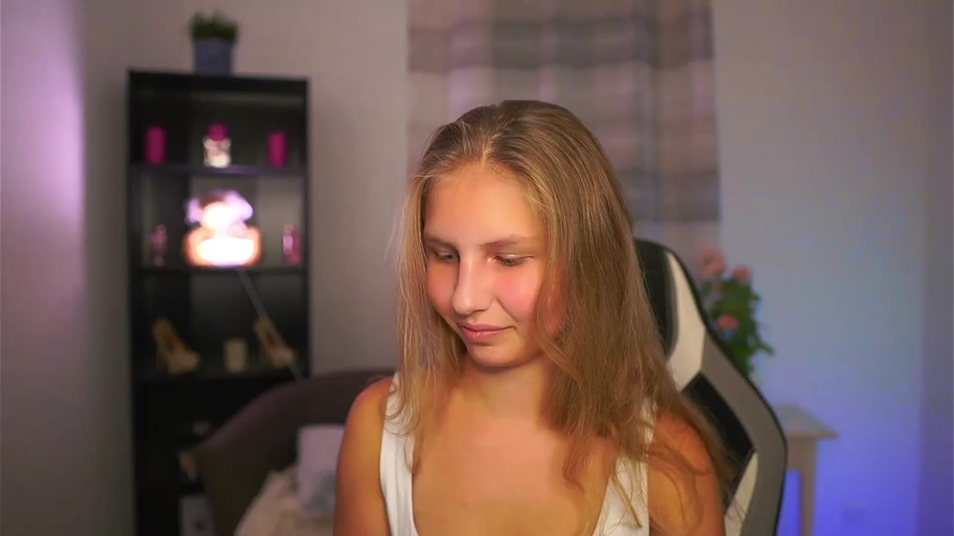 Gallery image thumbnail from Emmie_murray's myfreecams stream on, 10/24/2025, 21:54 image 13 of 20