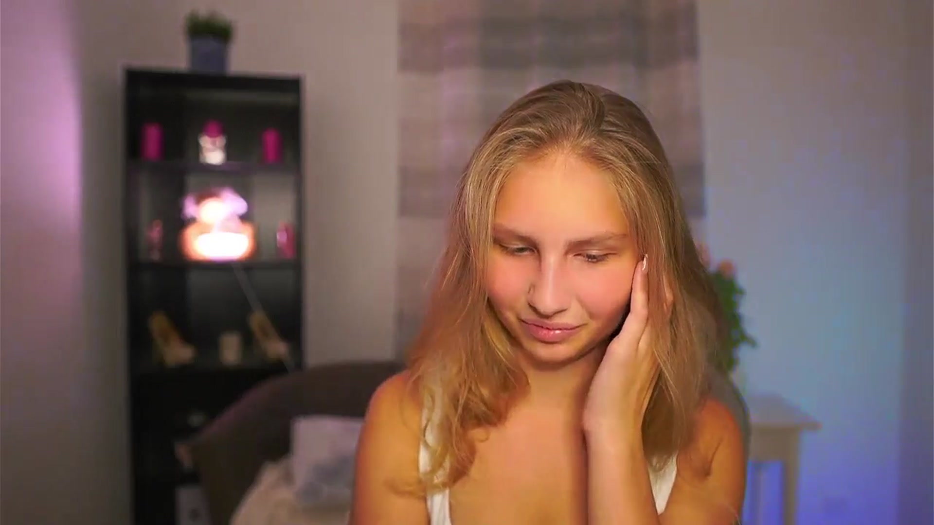 Gallery image thumbnail from Emmie_murray's myfreecams stream on, 10/24/2025, 21:54 image 3 of 20