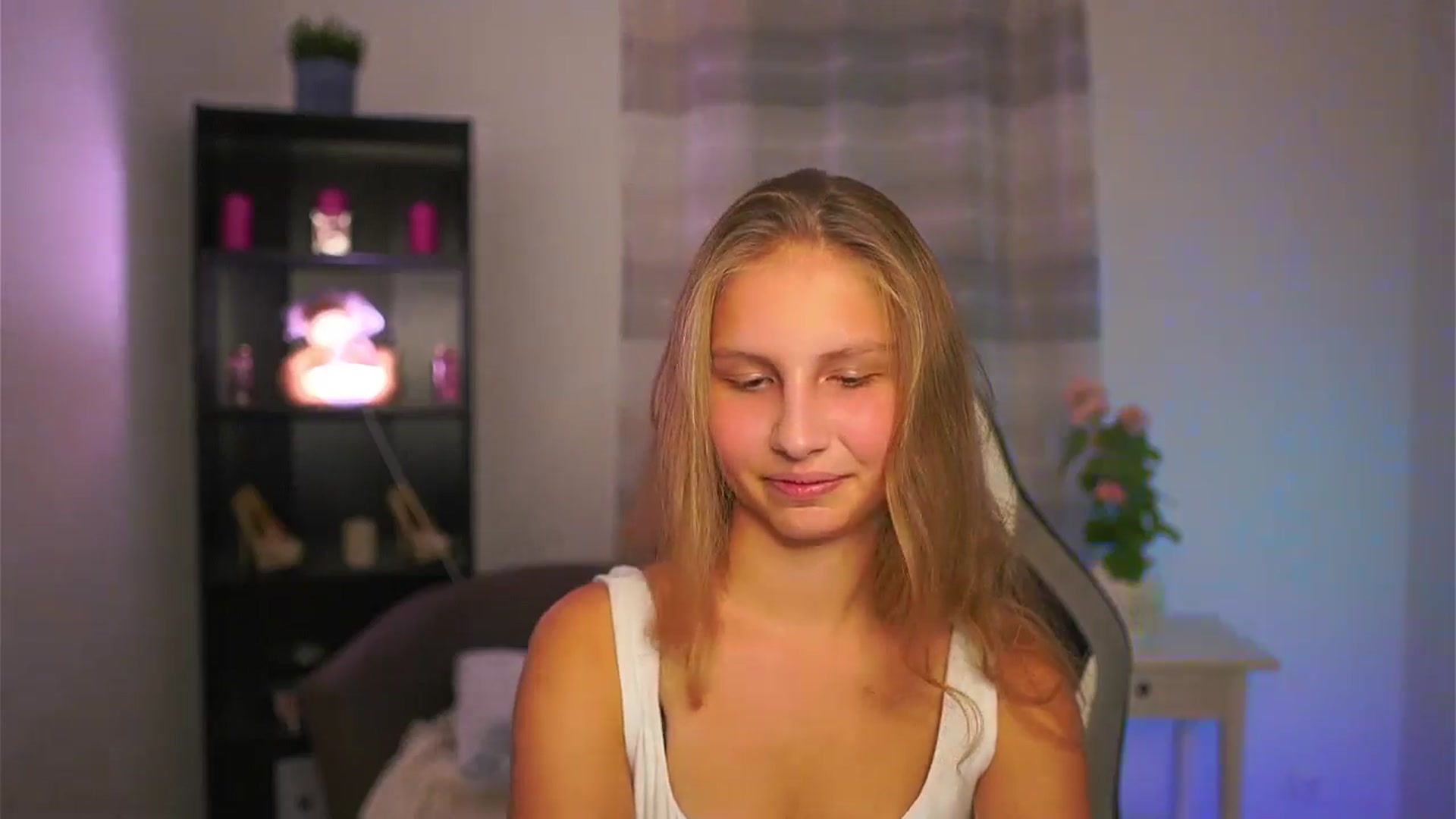 Gallery image thumbnail from Emmie_murray's myfreecams stream on, 10/24/2025, 21:54 image 11 of 20