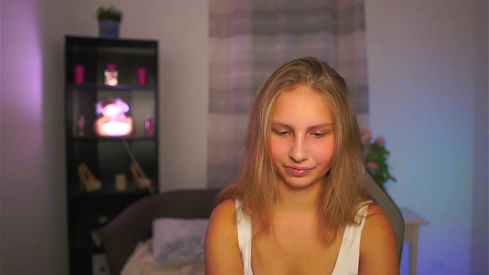 Gallery image thumbnail from Emmie_murray's myfreecams stream on, 10/24/2025, 21:54 image 2 of 20