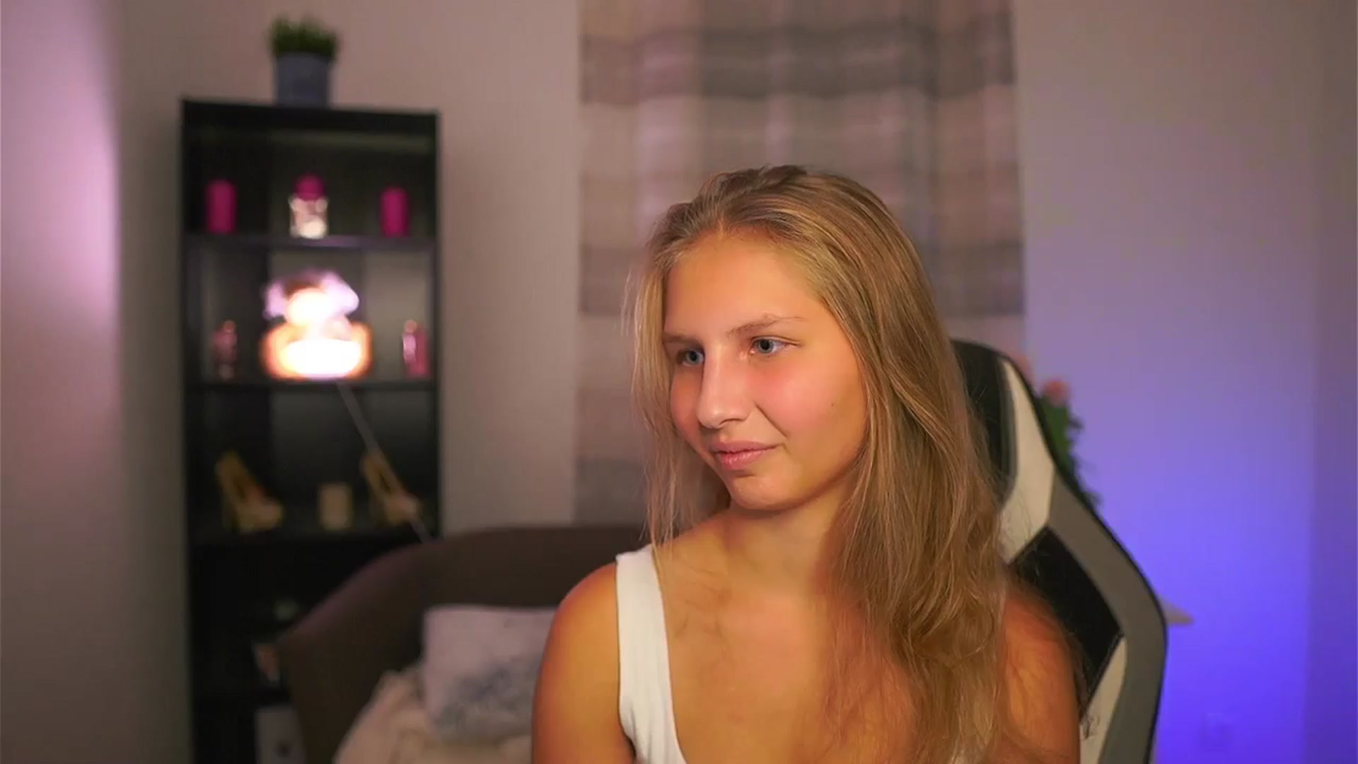 Gallery image thumbnail from Emmie_murray's myfreecams stream on, 10/24/2025, 22:48 image 19 of 20