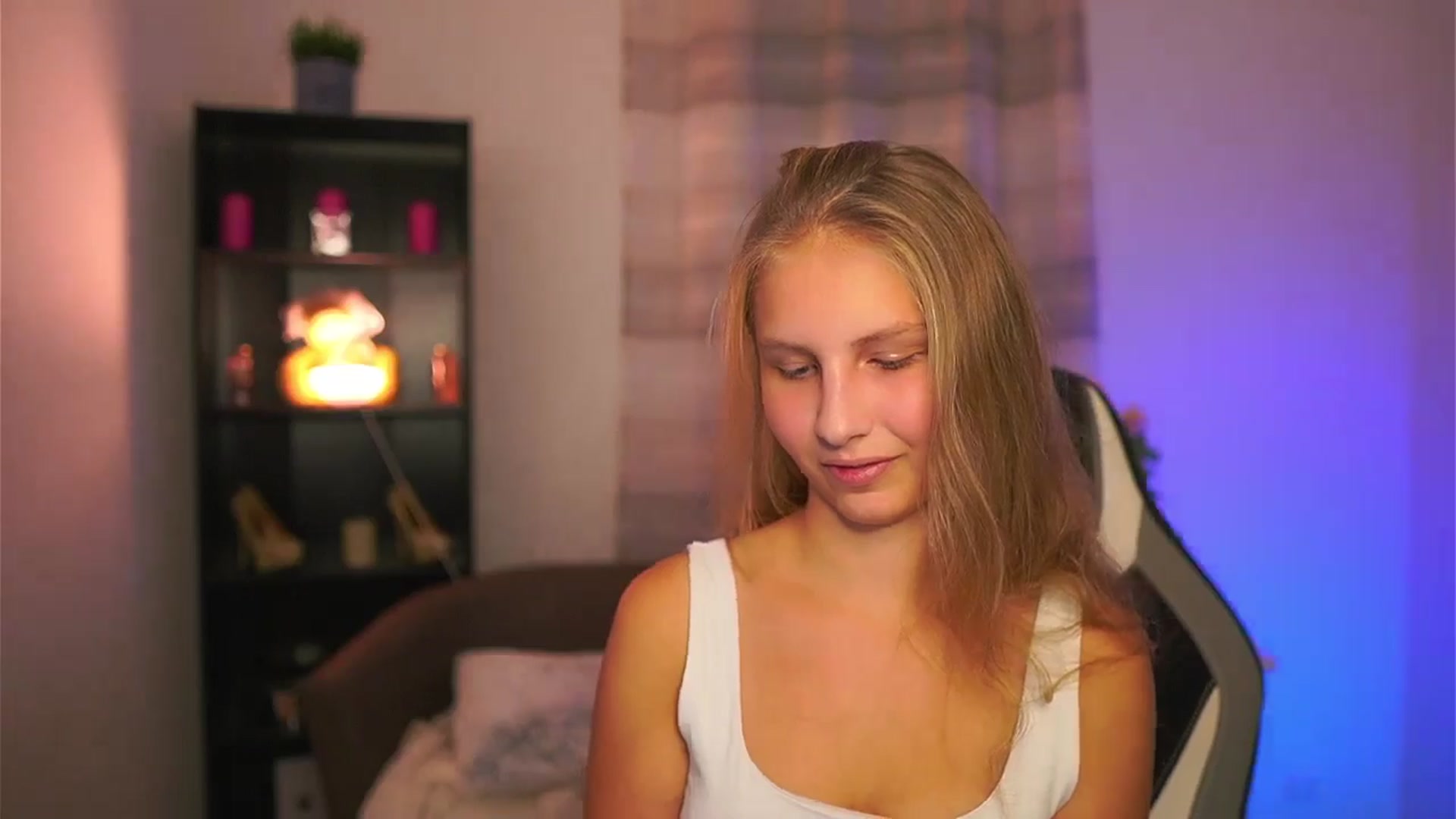 Gallery image thumbnail from Emmie_murray's myfreecams stream on, 10/24/2025, 22:48 image 9 of 20
