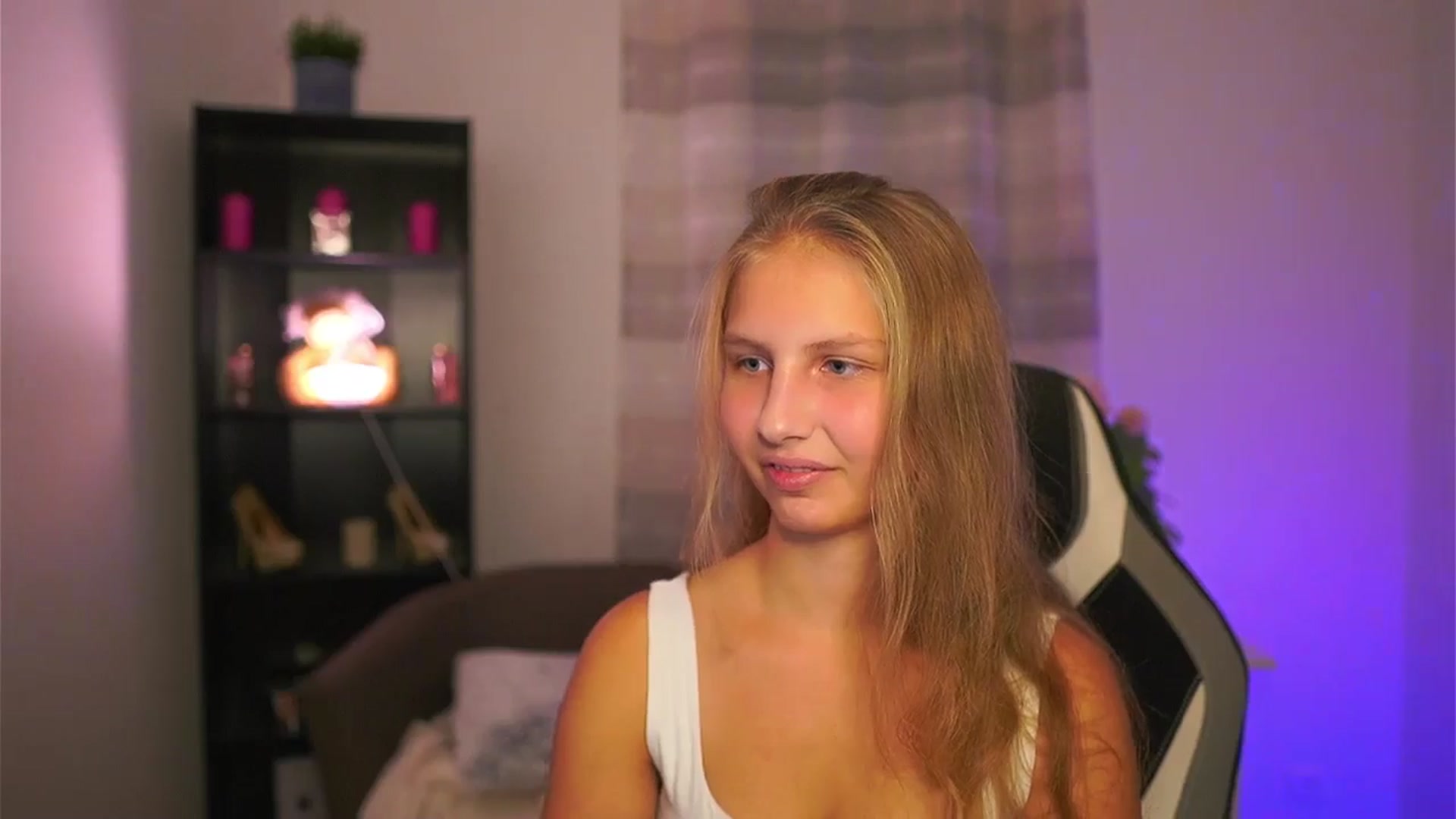 Gallery image thumbnail from Emmie_murray's myfreecams stream on, 10/24/2025, 22:48 image 13 of 20