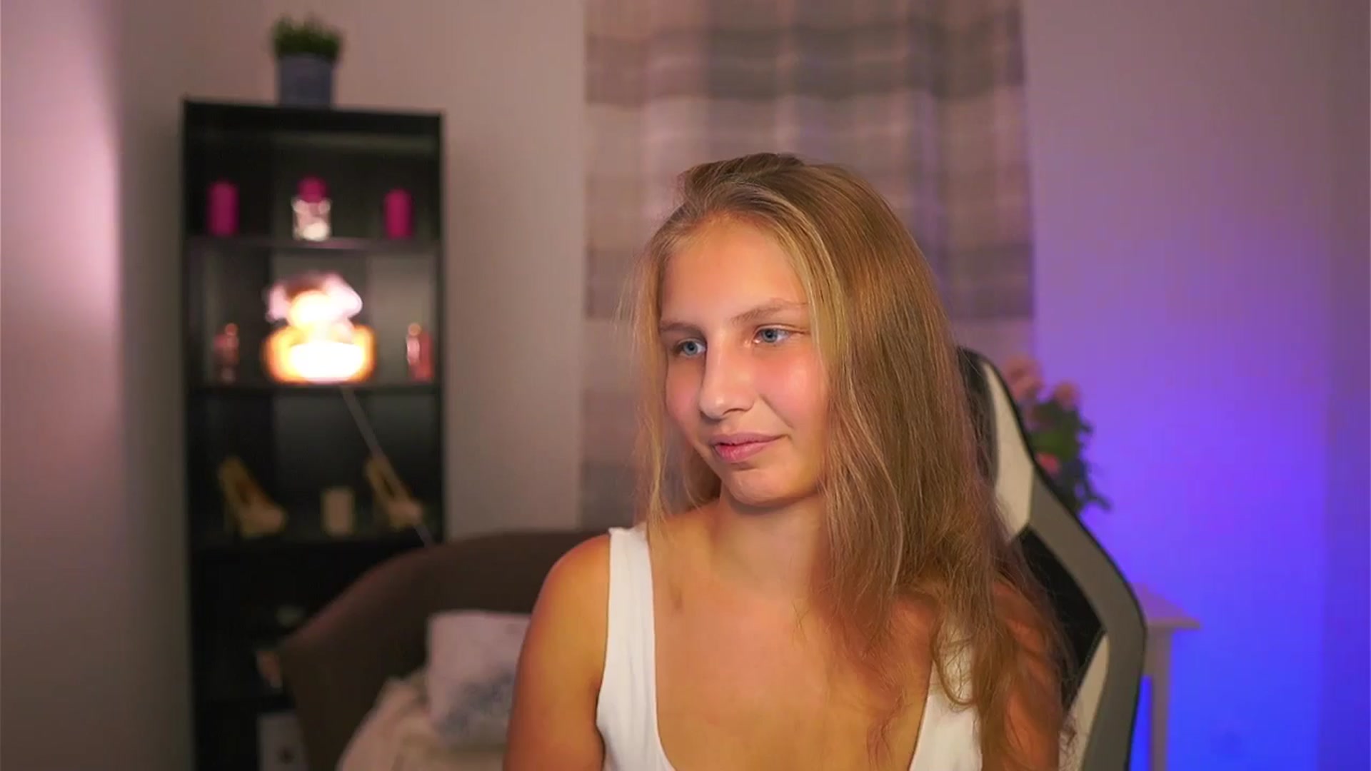Gallery image thumbnail from Emmie_murray's myfreecams stream on, 10/24/2025, 22:48 image 11 of 20