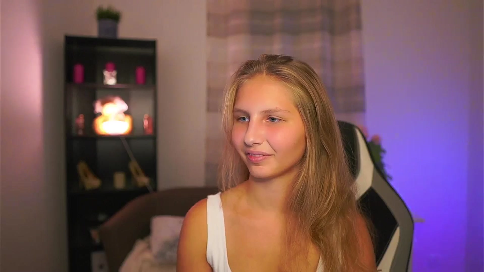 Gallery image thumbnail from Emmie_murray's myfreecams stream on, 10/24/2025, 22:48 image 17 of 20