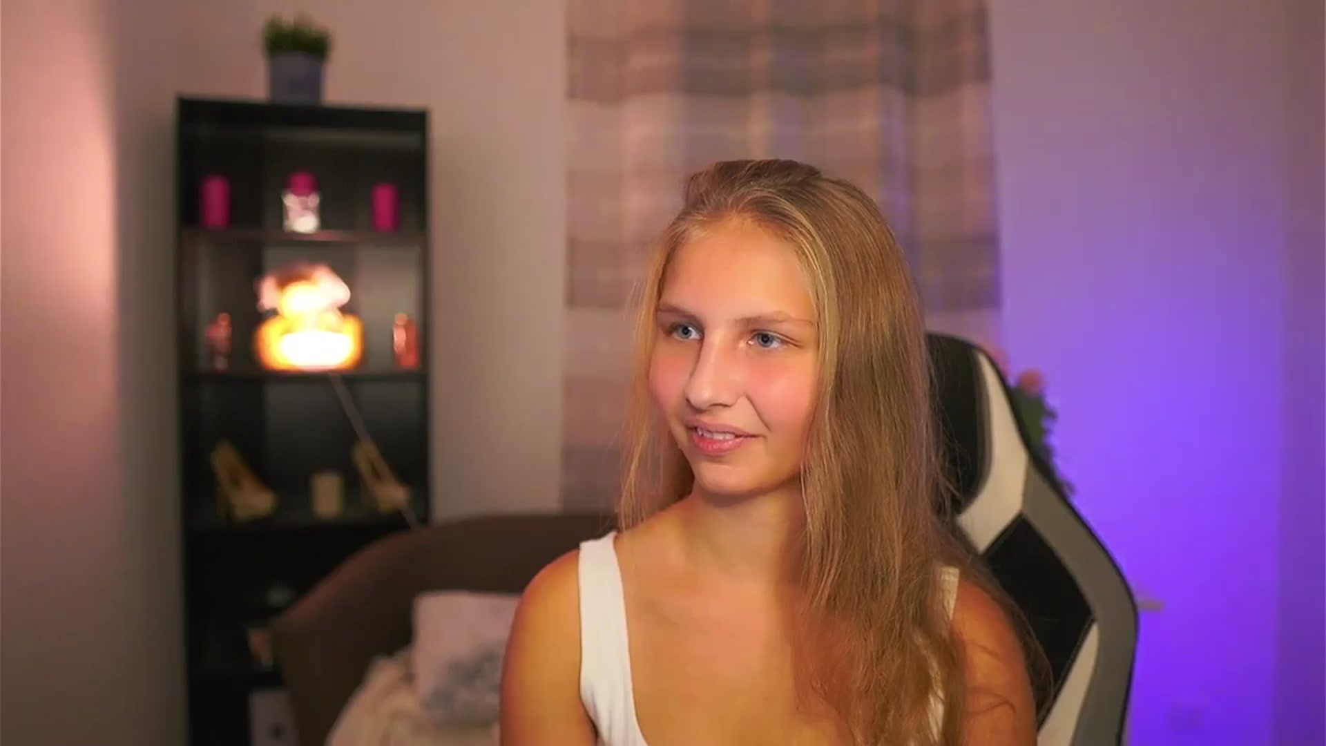 Gallery image thumbnail from Emmie_murray's myfreecams stream on, 10/24/2025, 22:48 image 15 of 20