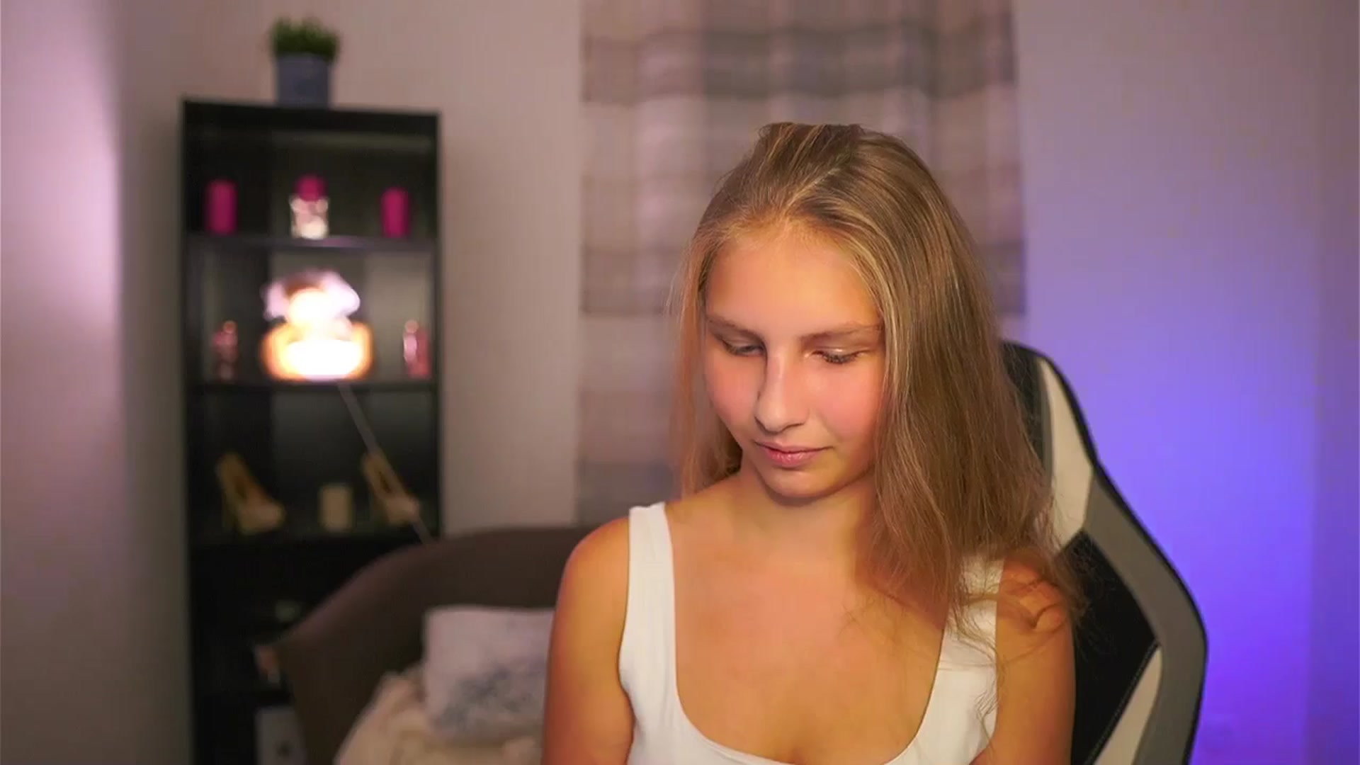 Gallery image thumbnail from Emmie_murray's myfreecams stream on, 10/24/2025, 22:48 image 8 of 20